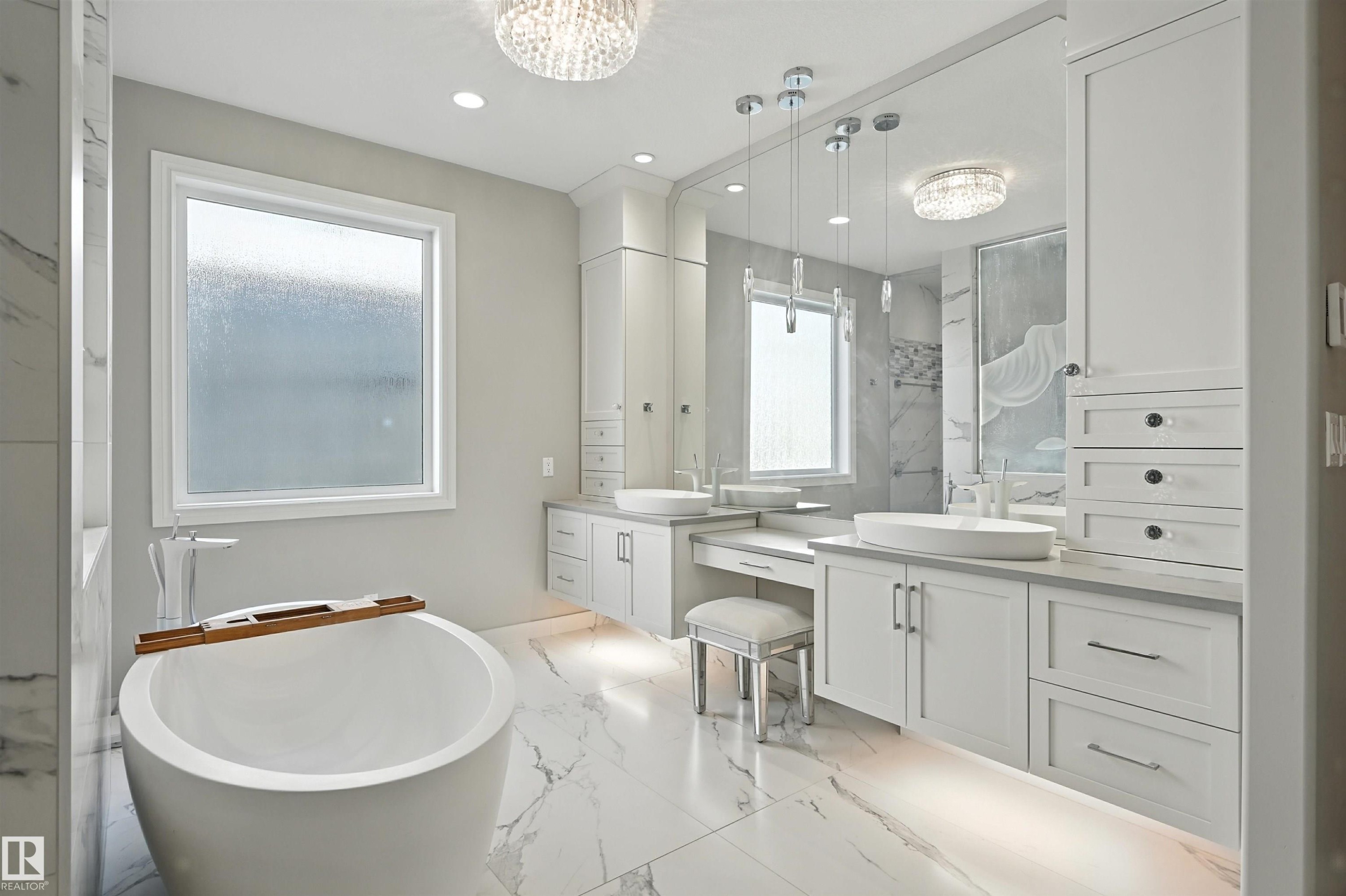 2426 Martell Crescent, Edmonton, AB - Indoor Photo Showing Bathroom