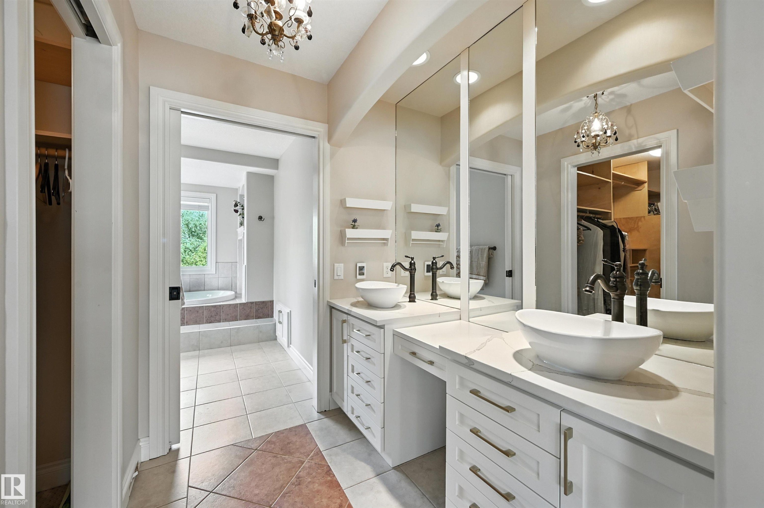 2426 Martell Crescent, Edmonton, AB - Indoor Photo Showing Bathroom