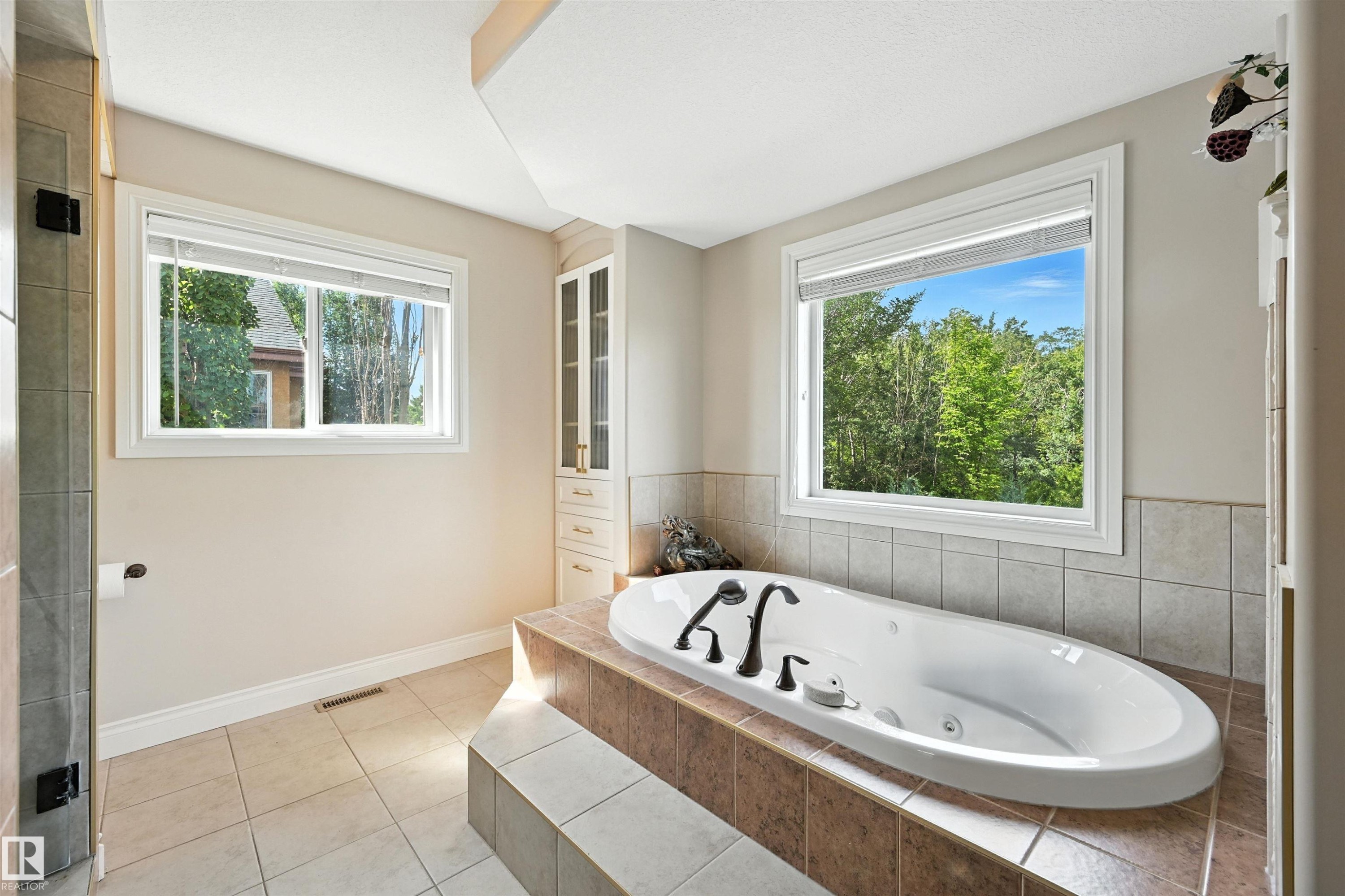 2426 Martell Crescent, Edmonton, AB - Indoor Photo Showing Bathroom