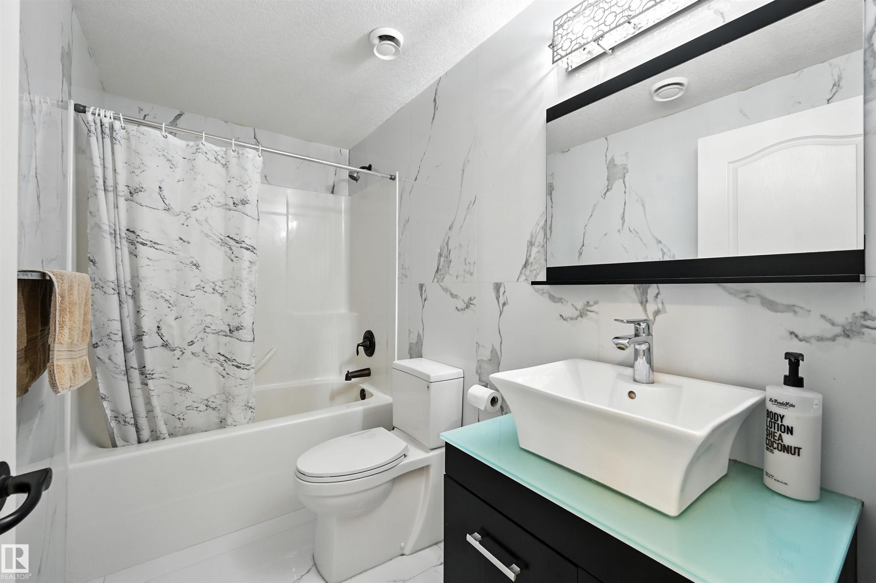 2426 Martell Crescent, Edmonton, AB - Indoor Photo Showing Bathroom