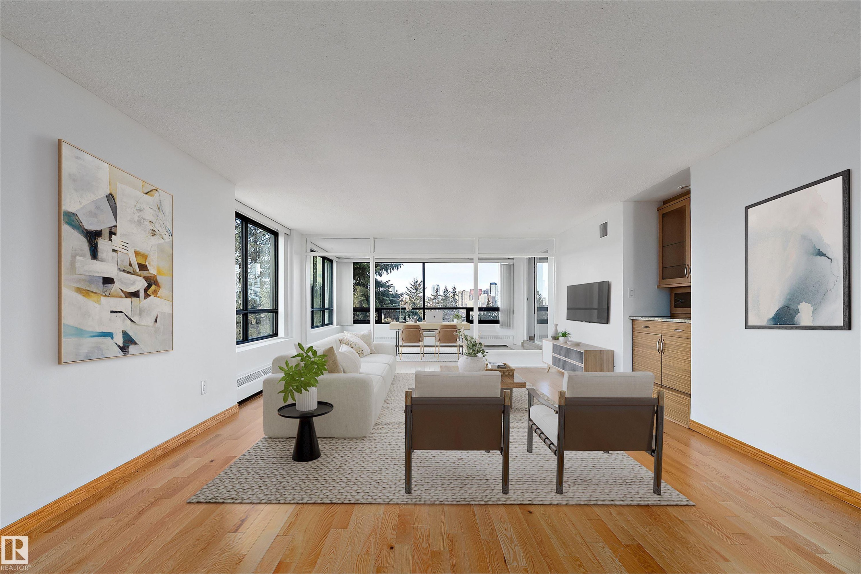 203 9929 Saskatchewan Drive, Edmonton, AB - Indoor Photo Showing Living Room