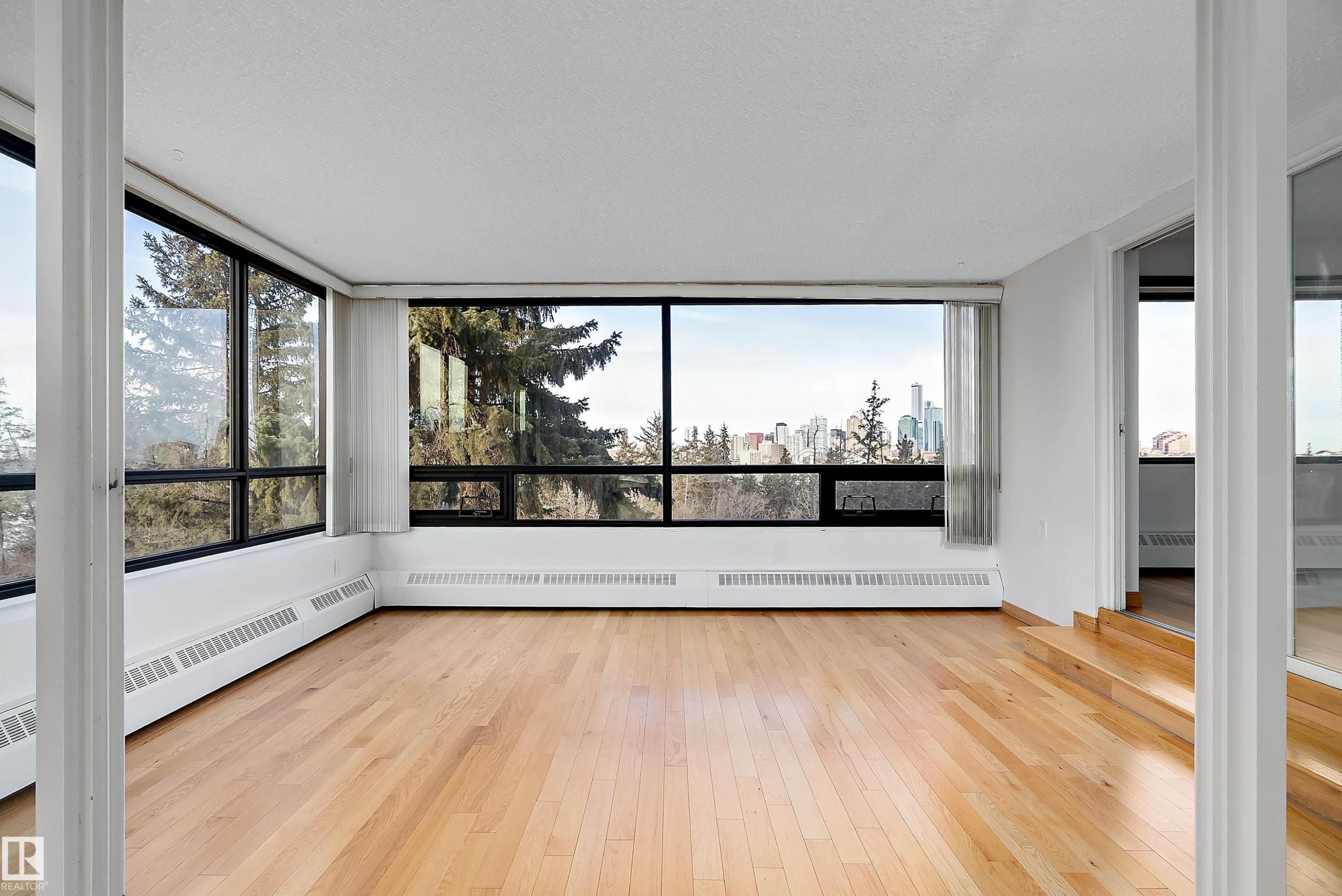 203 9929 Saskatchewan Drive, Edmonton, AB - Indoor