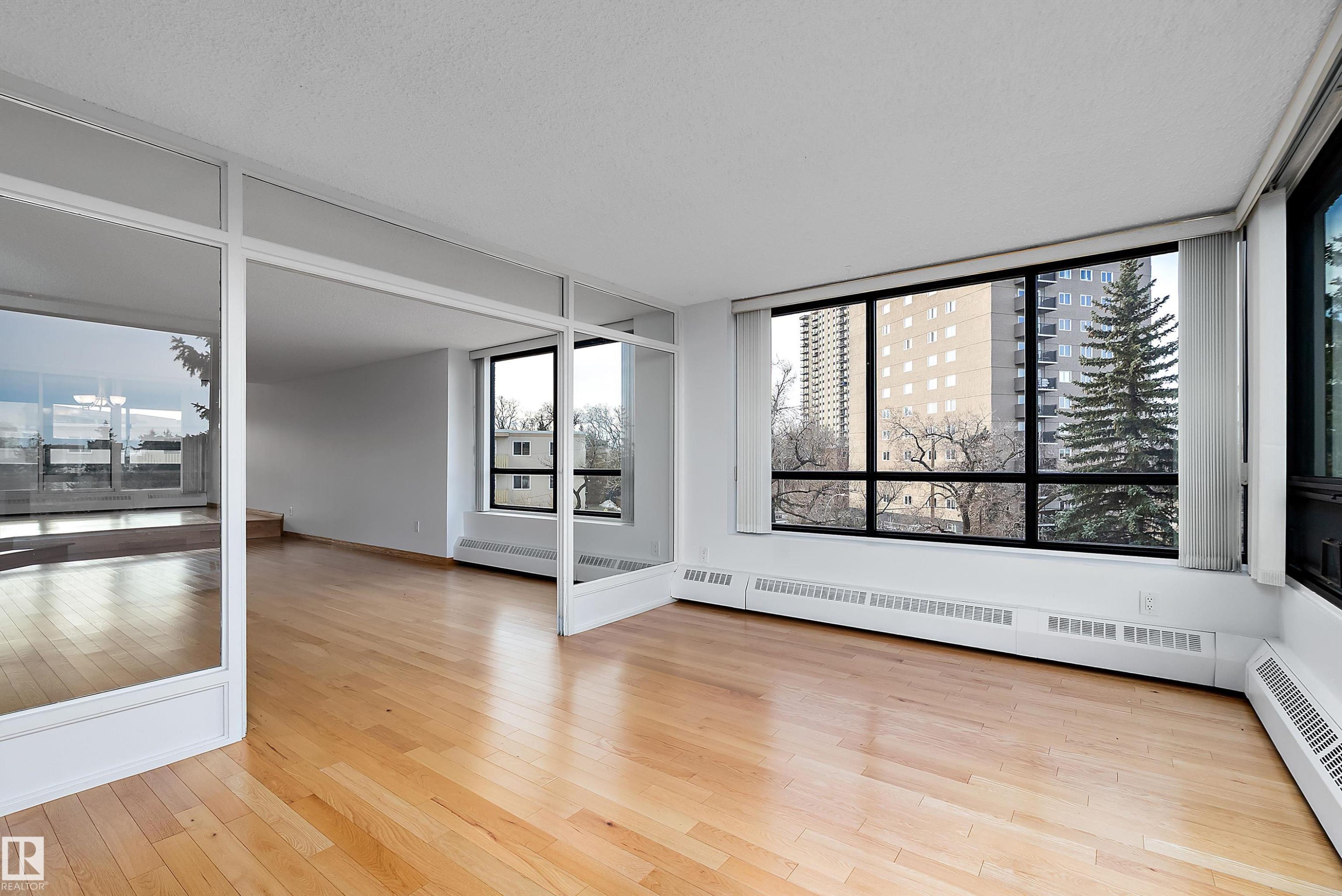 203 9929 Saskatchewan Drive, Edmonton, AB - Indoor