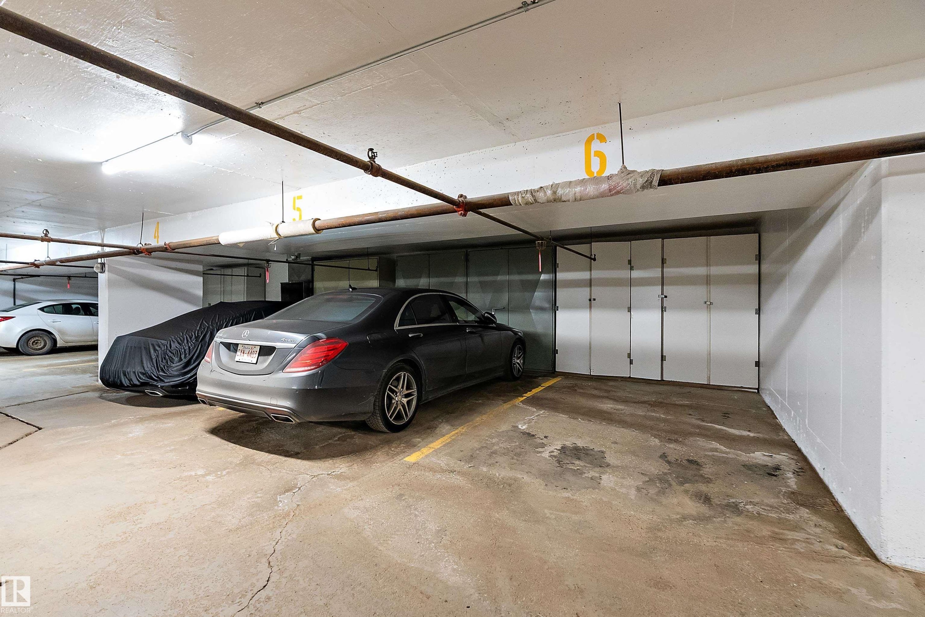 203 9929 Saskatchewan Drive, Edmonton, AB - Indoor Photo Showing Garage