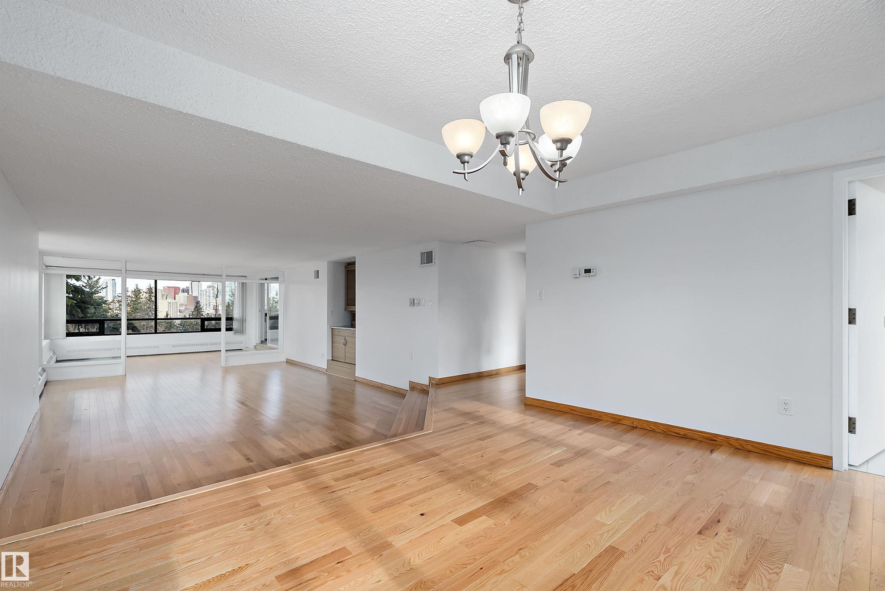 203 9929 Saskatchewan Drive, Edmonton, AB - Indoor