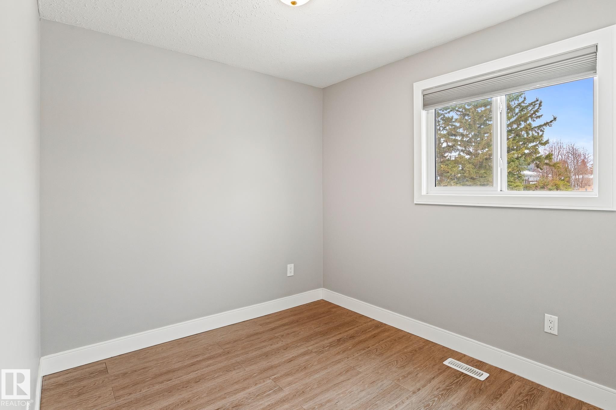 Unfurnished room featuring wood finished floors and a textured ceiling - 914 9 Street, Cold Lake, AB - Indoor Photo Showing Other Room
