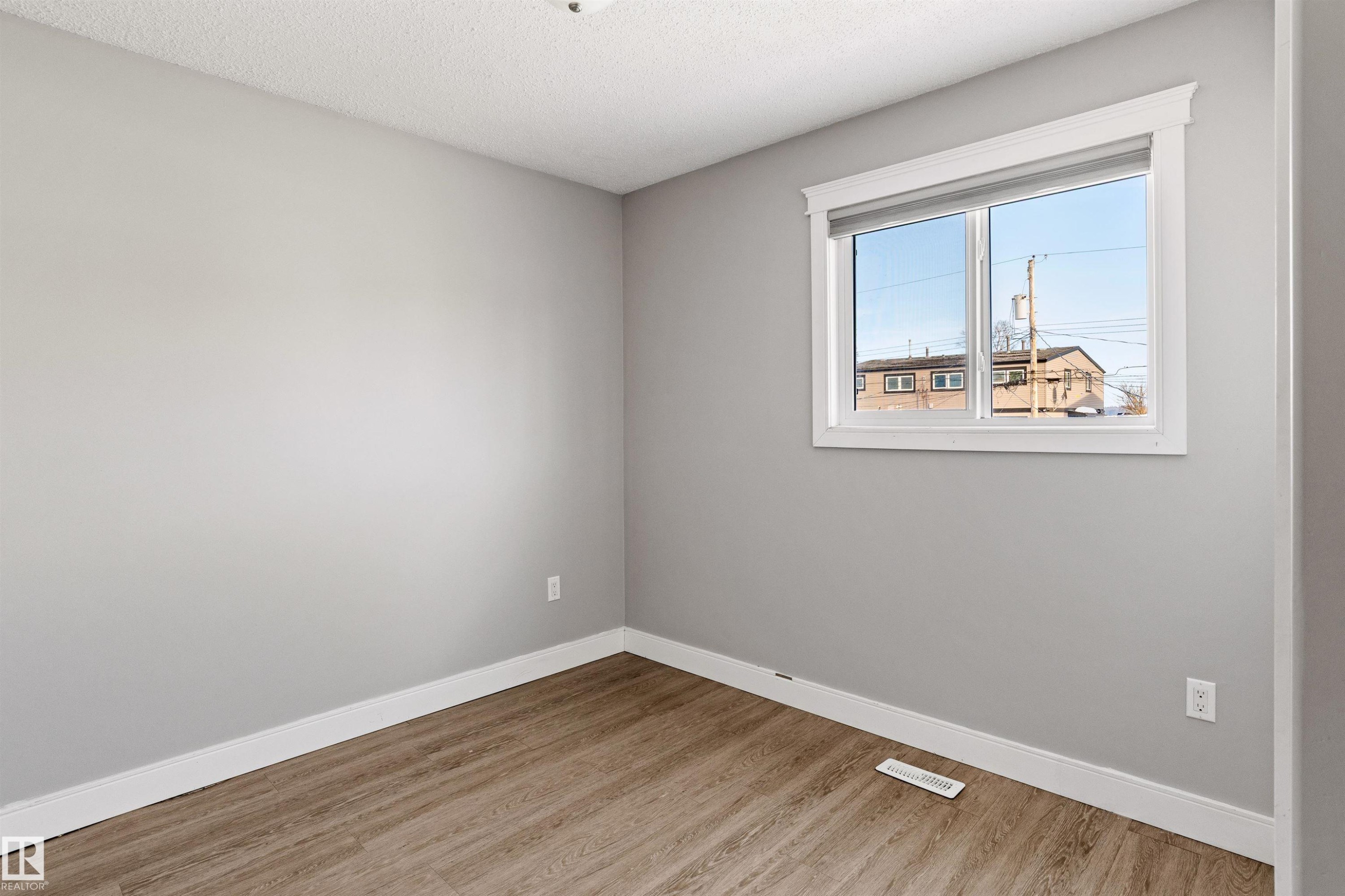 Empty room featuring light wood-style floors and a textured ceiling - 914 9 Street, Cold Lake, AB - Indoor Photo Showing Other Room