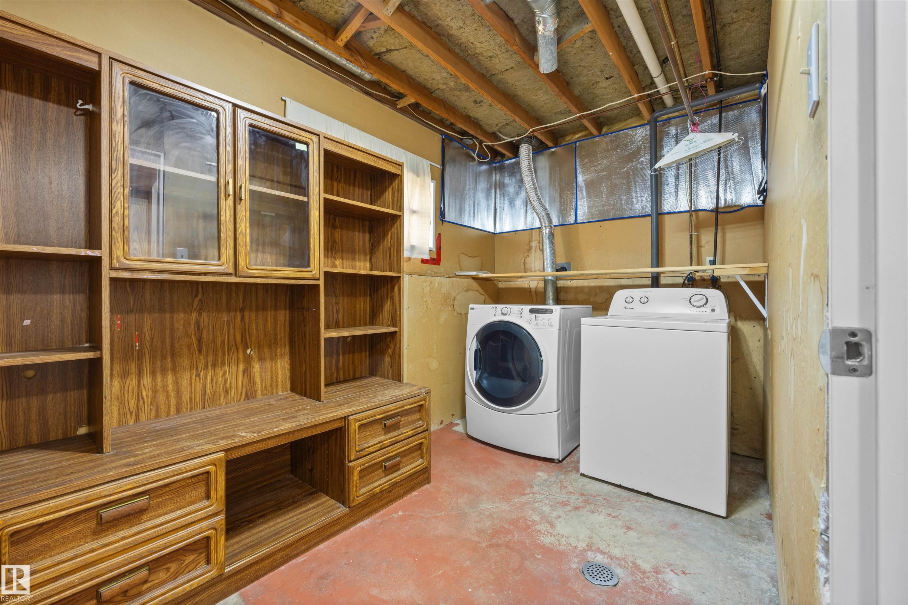 16924 95 Street, Edmonton, AB - Indoor Photo Showing Laundry Room