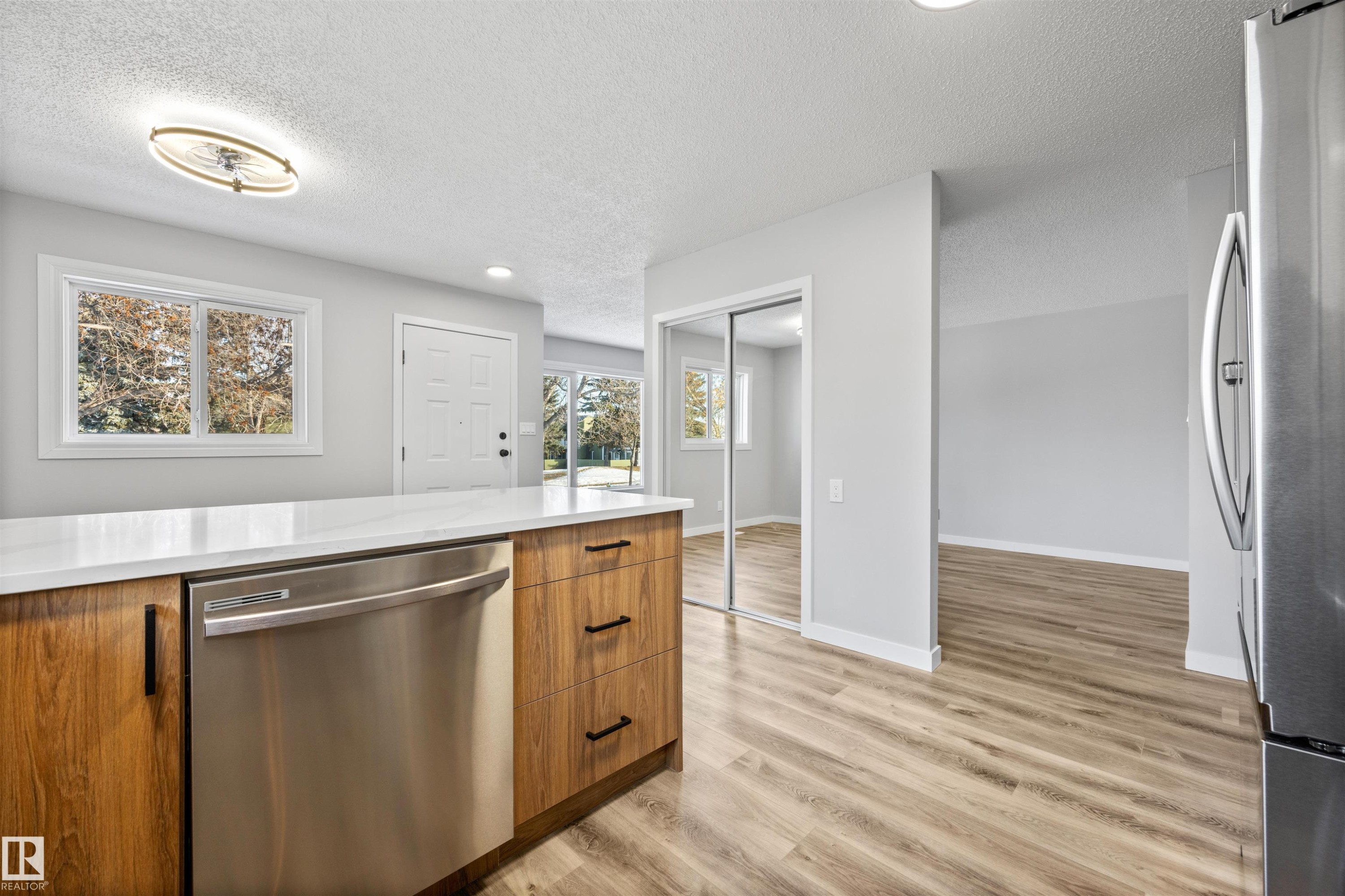 16924 95 Street, Edmonton, AB - Indoor Photo Showing Kitchen