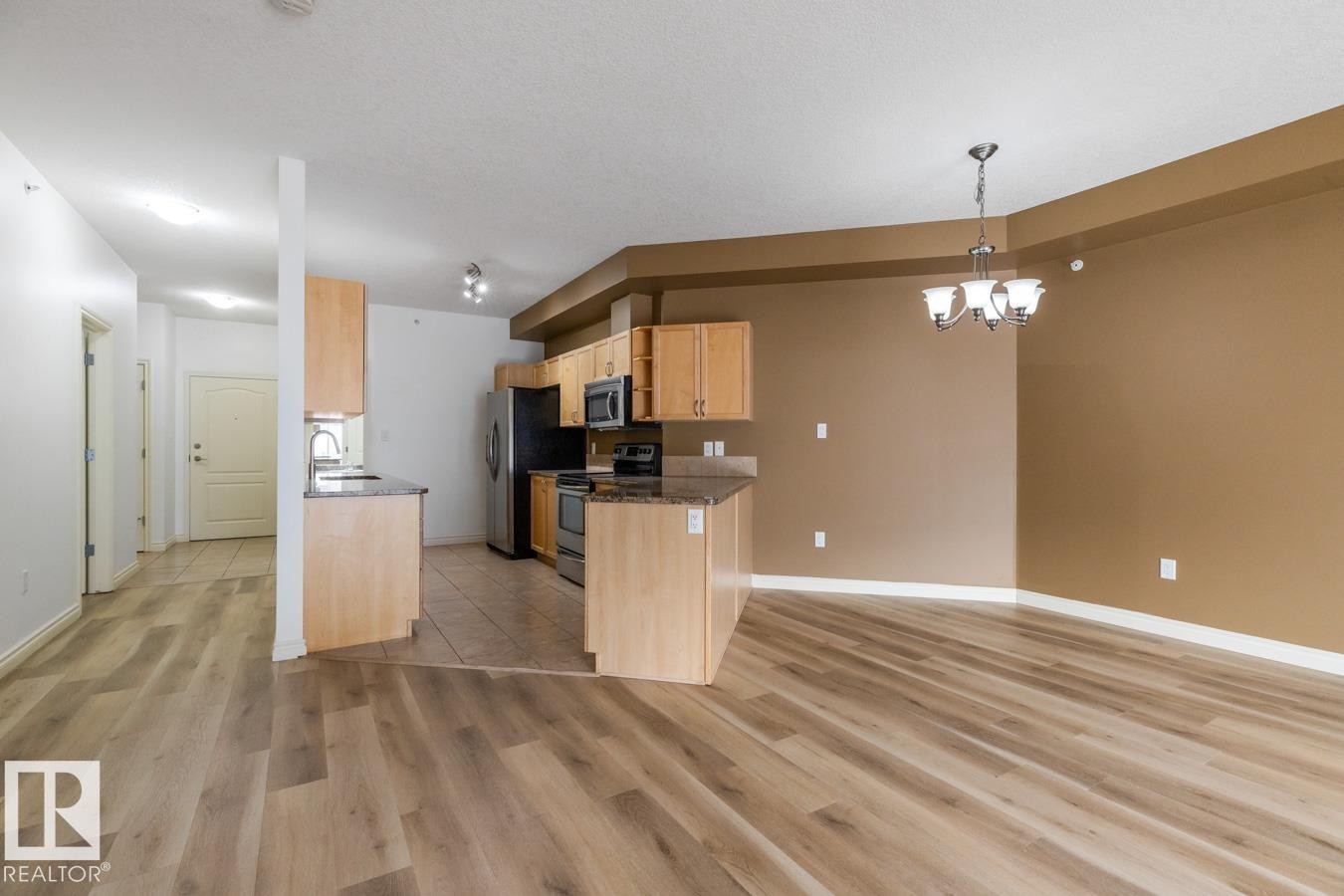 407 5 Perron Street, St. Albert, AB - Indoor Photo Showing Kitchen
