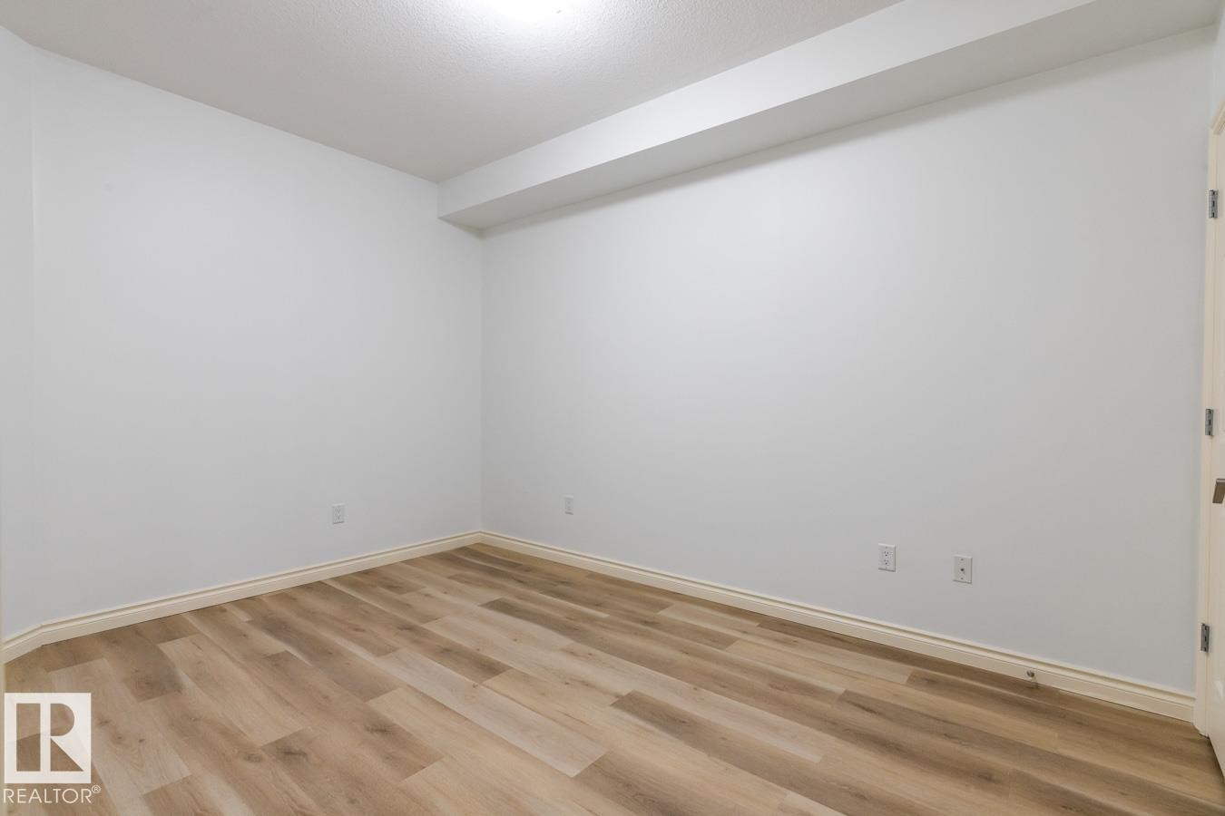 407 5 Perron Street, St. Albert, AB - Indoor Photo Showing Other Room