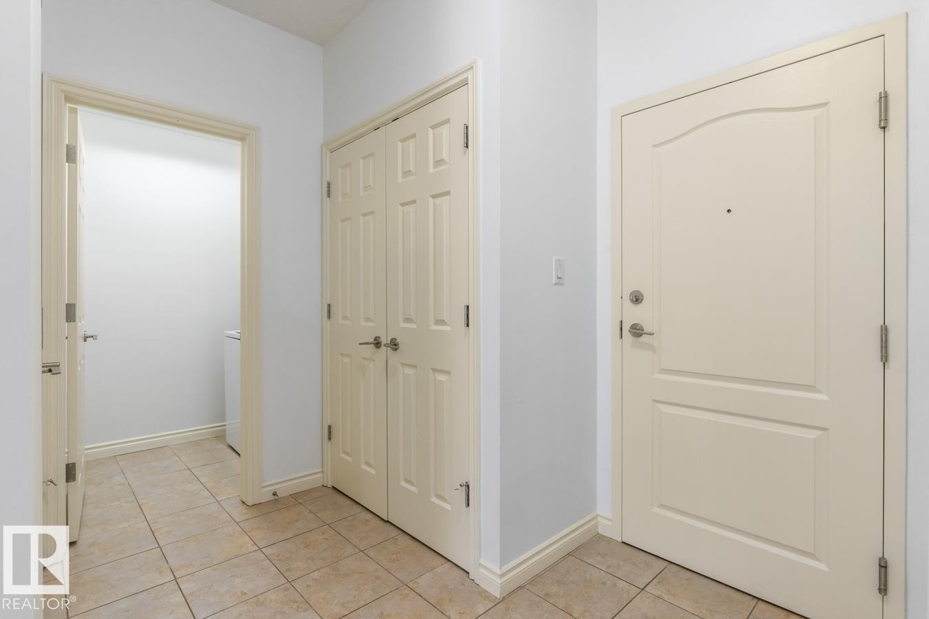 407 5 Perron Street, St. Albert, AB - Indoor Photo Showing Other Room