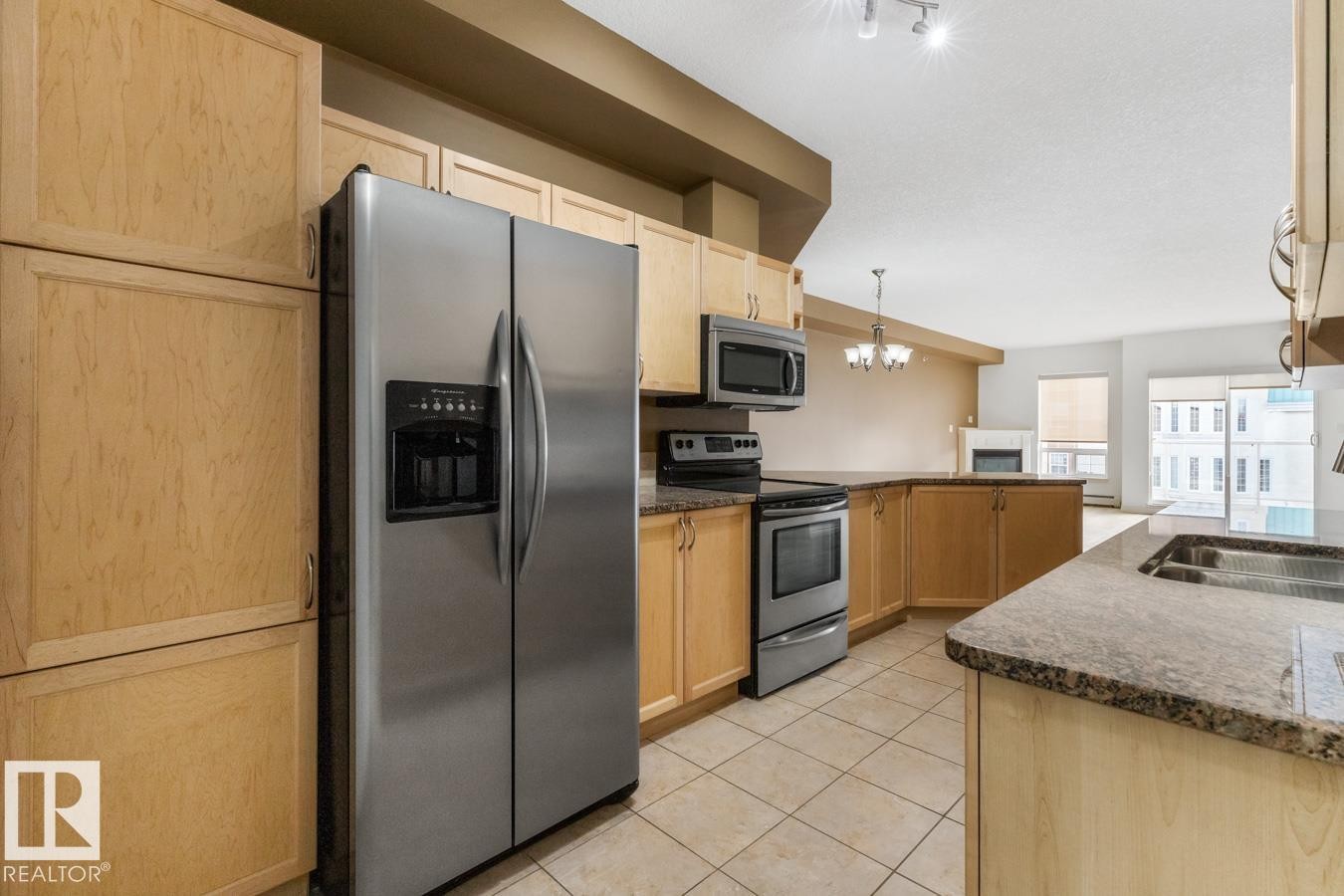 407 5 Perron Street, St. Albert, AB - Indoor Photo Showing Kitchen With Stainless Steel Kitchen With Double Sink