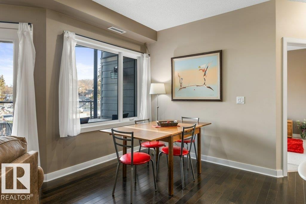 219 35 Sturgeon Road, St. Albert, AB - Indoor Photo Showing Dining Room