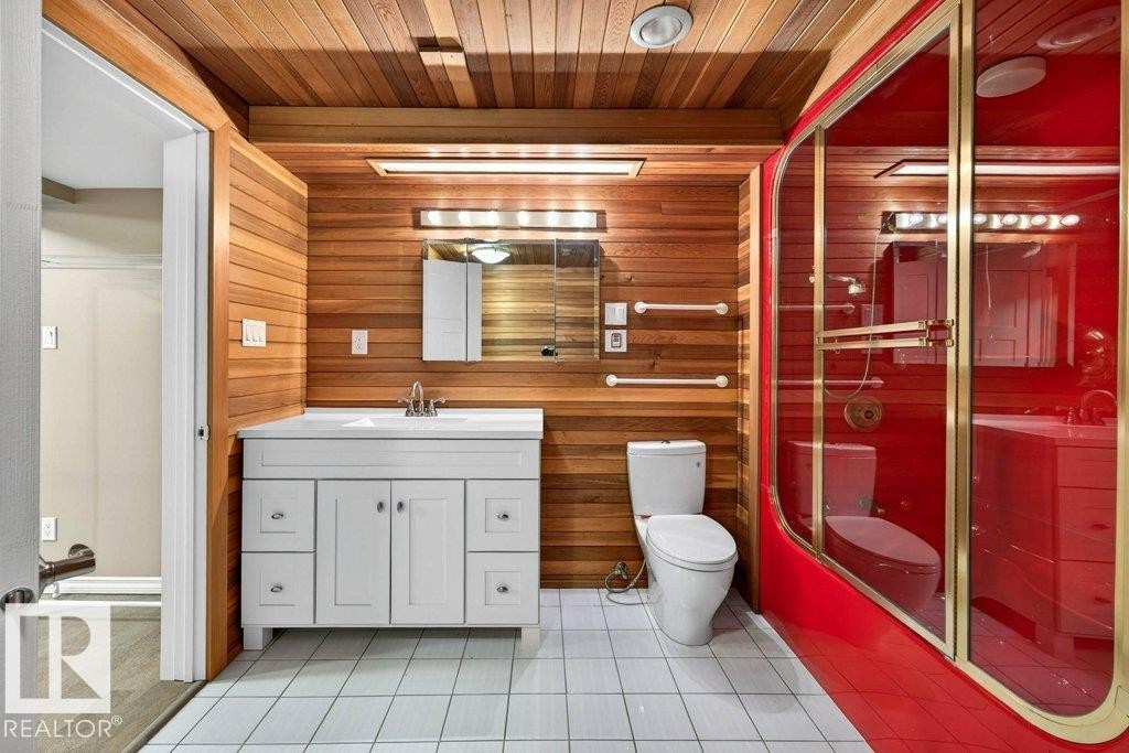 12 500 Lessard Drive, Edmonton, AB - Indoor Photo Showing Bathroom
