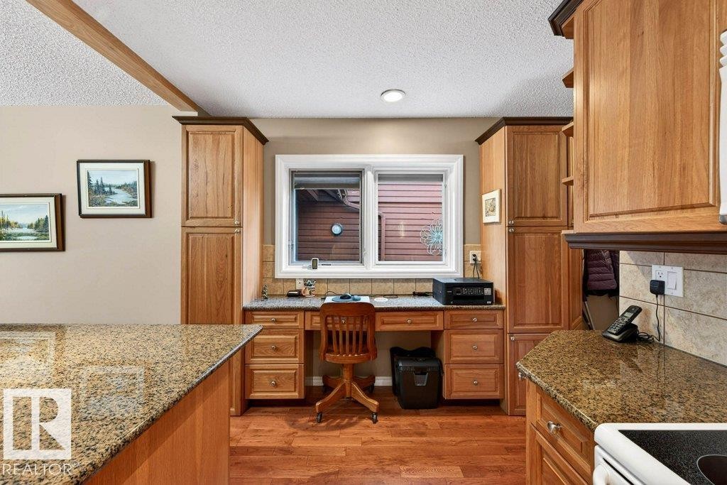 12 500 Lessard Drive, Edmonton, AB - Indoor Photo Showing Kitchen