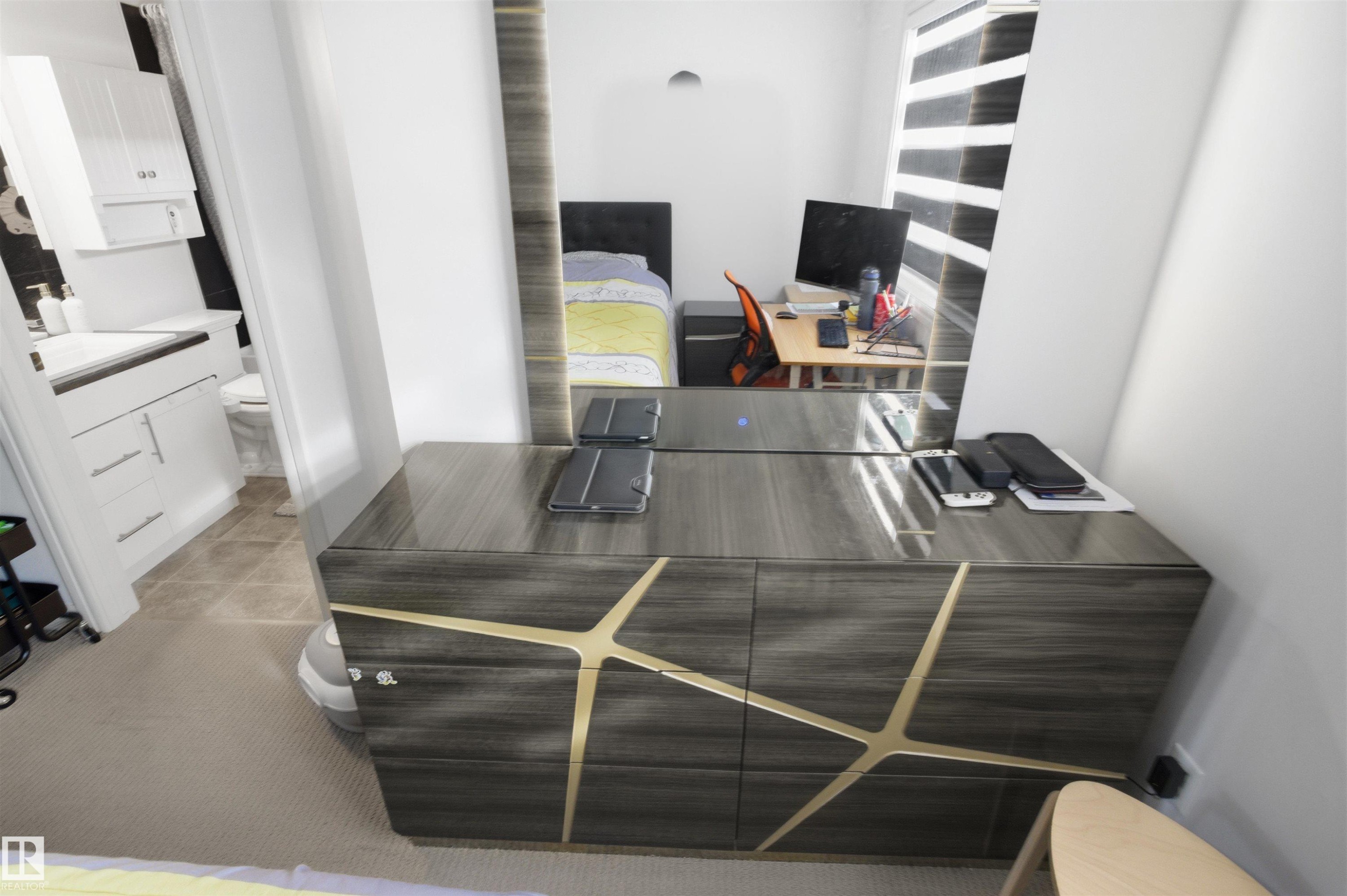 View of office space - 1965 118 Street, Edmonton, AB - Indoor