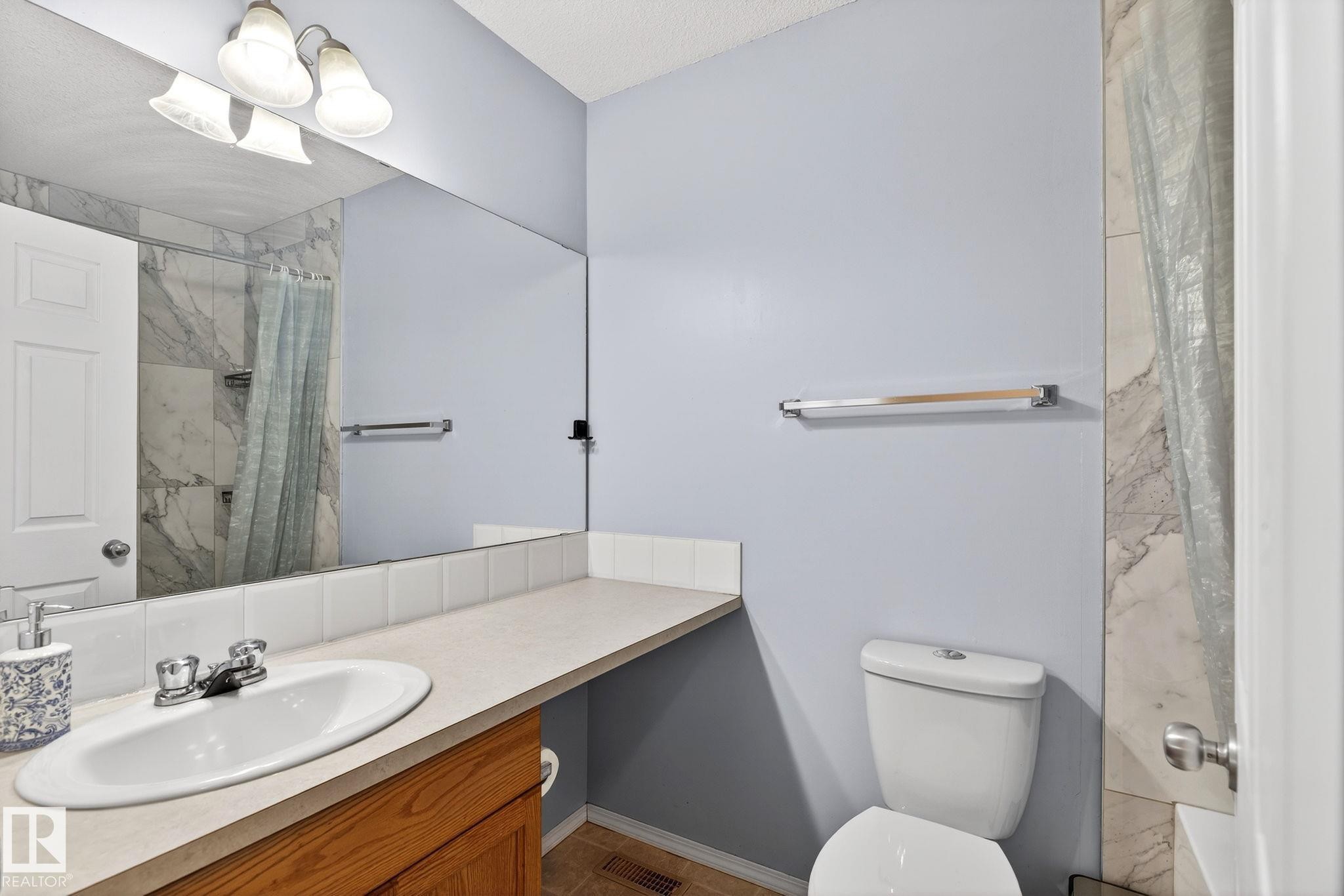 108 150 Edwards Drive, Edmonton, AB - Indoor Photo Showing Bathroom