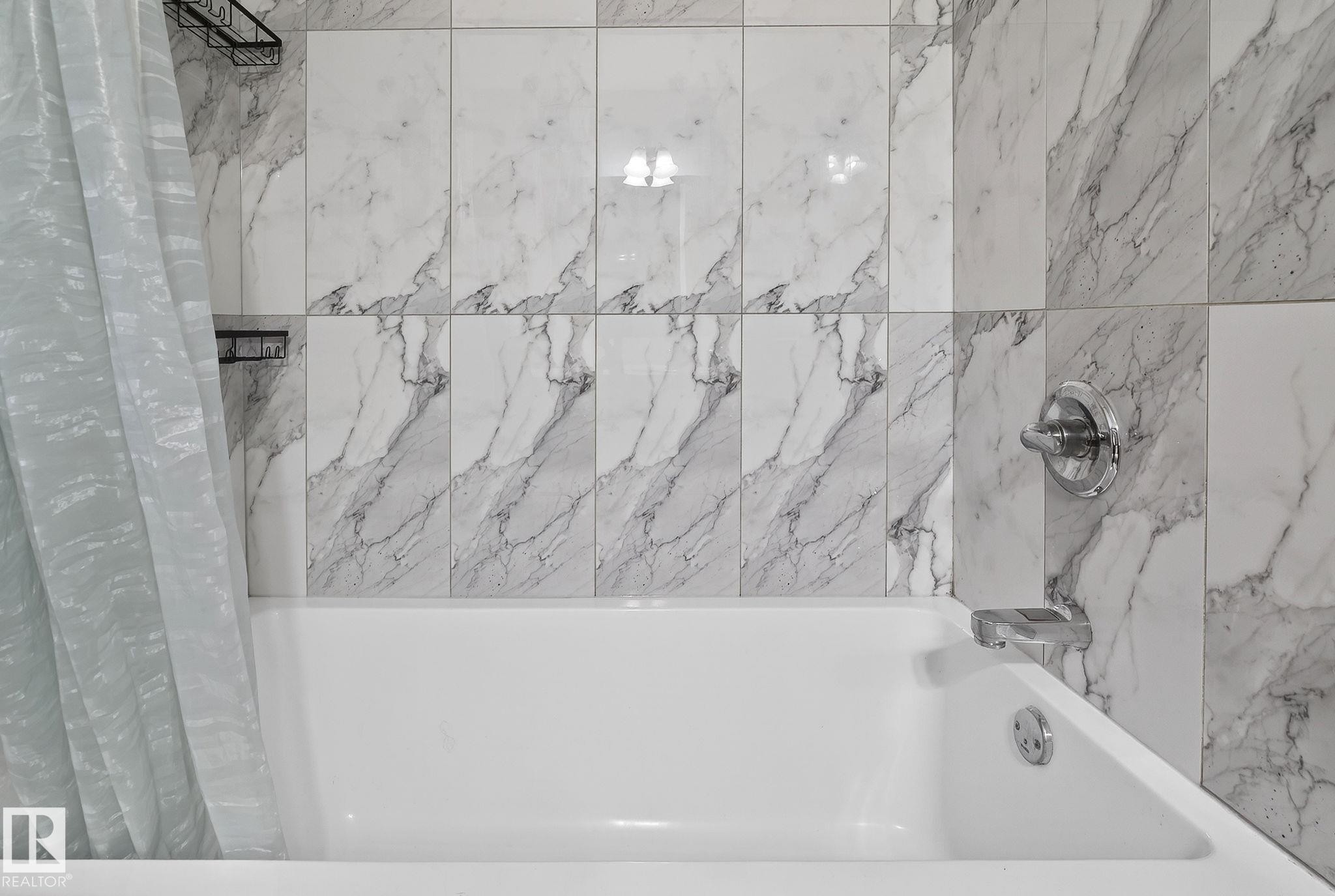 108 150 Edwards Drive, Edmonton, AB - Indoor Photo Showing Bathroom