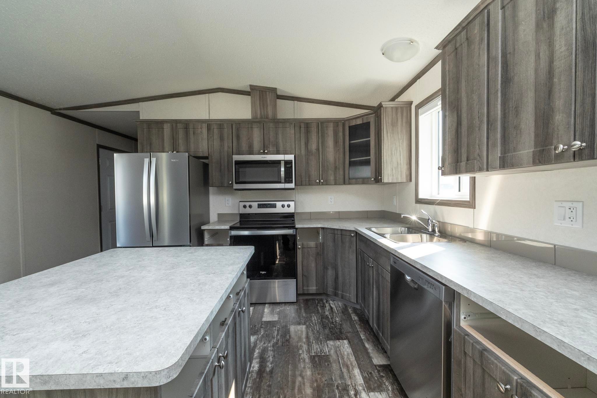 74 Willow Park Estates, Leduc, AB - Indoor Photo Showing Kitchen