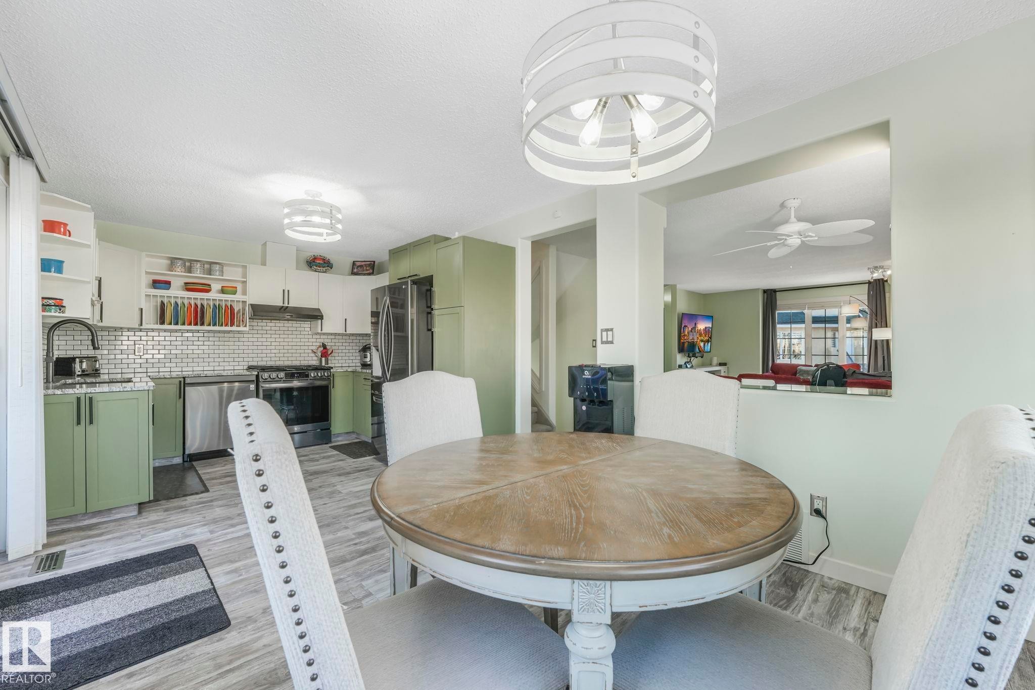 24 2419 133 Avenue, Edmonton, AB - Indoor Photo Showing Dining Room