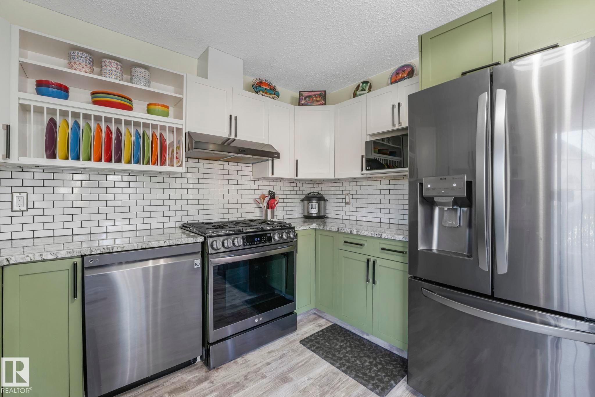 24 2419 133 Avenue, Edmonton, AB - Indoor Photo Showing Kitchen With Upgraded Kitchen