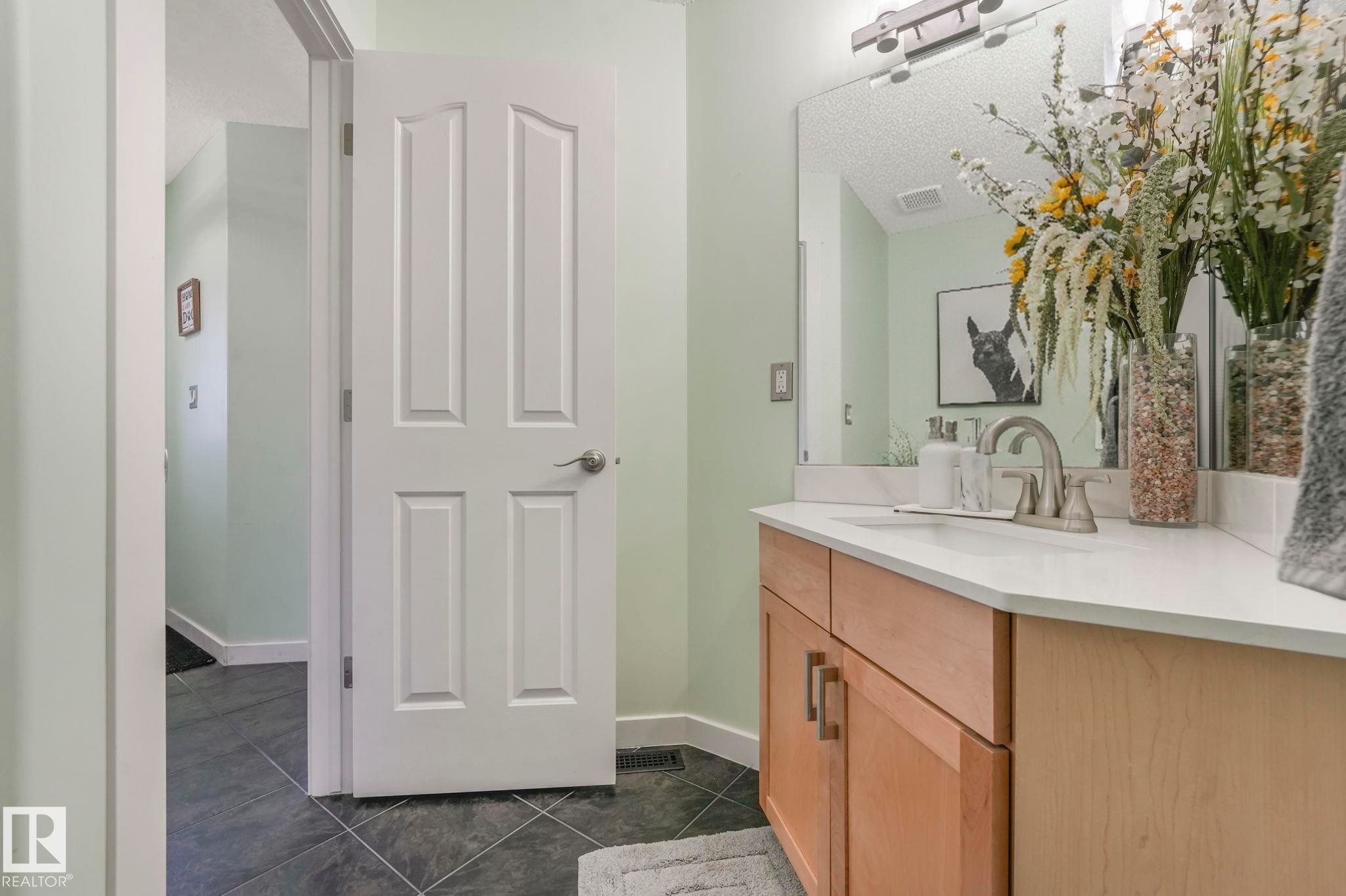 24 2419 133 Avenue, Edmonton, AB - Indoor Photo Showing Bathroom