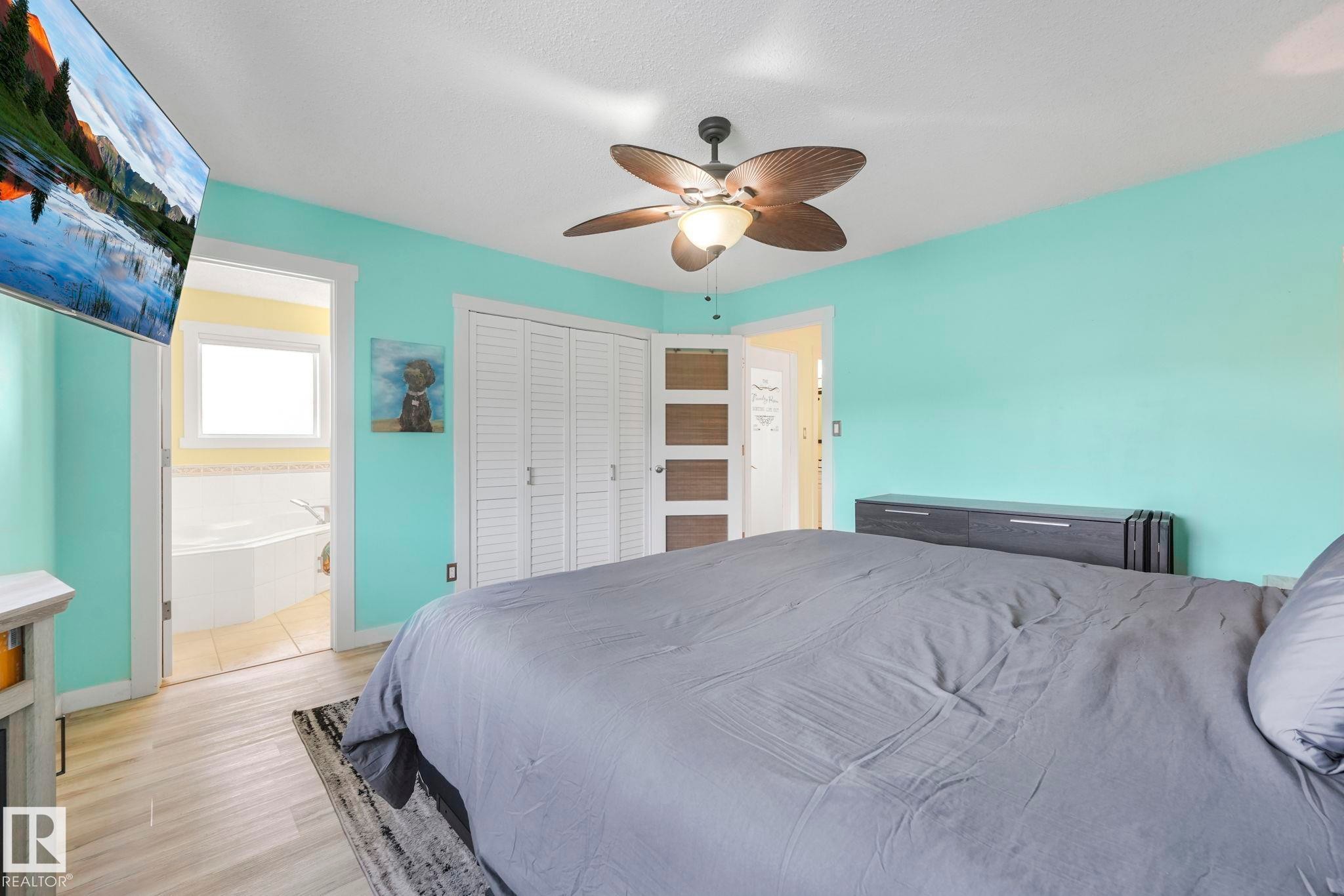 24 2419 133 Avenue, Edmonton, AB - Indoor Photo Showing Bedroom