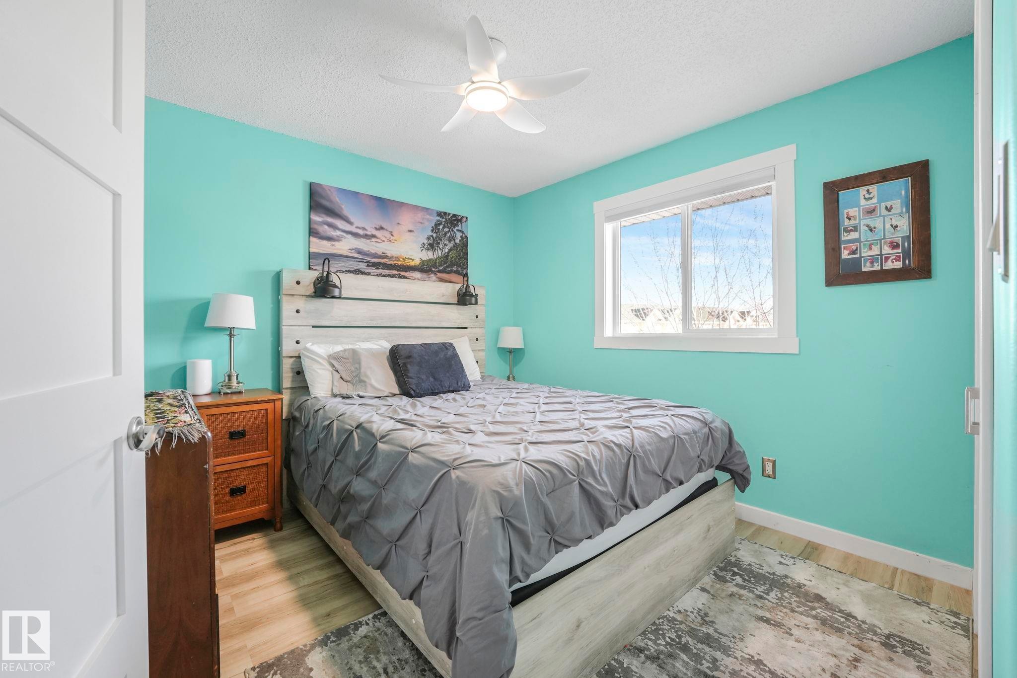 24 2419 133 Avenue, Edmonton, AB - Indoor Photo Showing Bedroom