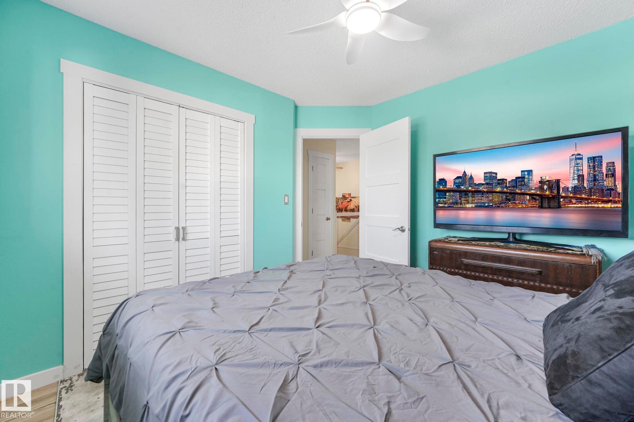 24 2419 133 Avenue, Edmonton, AB - Indoor Photo Showing Bedroom