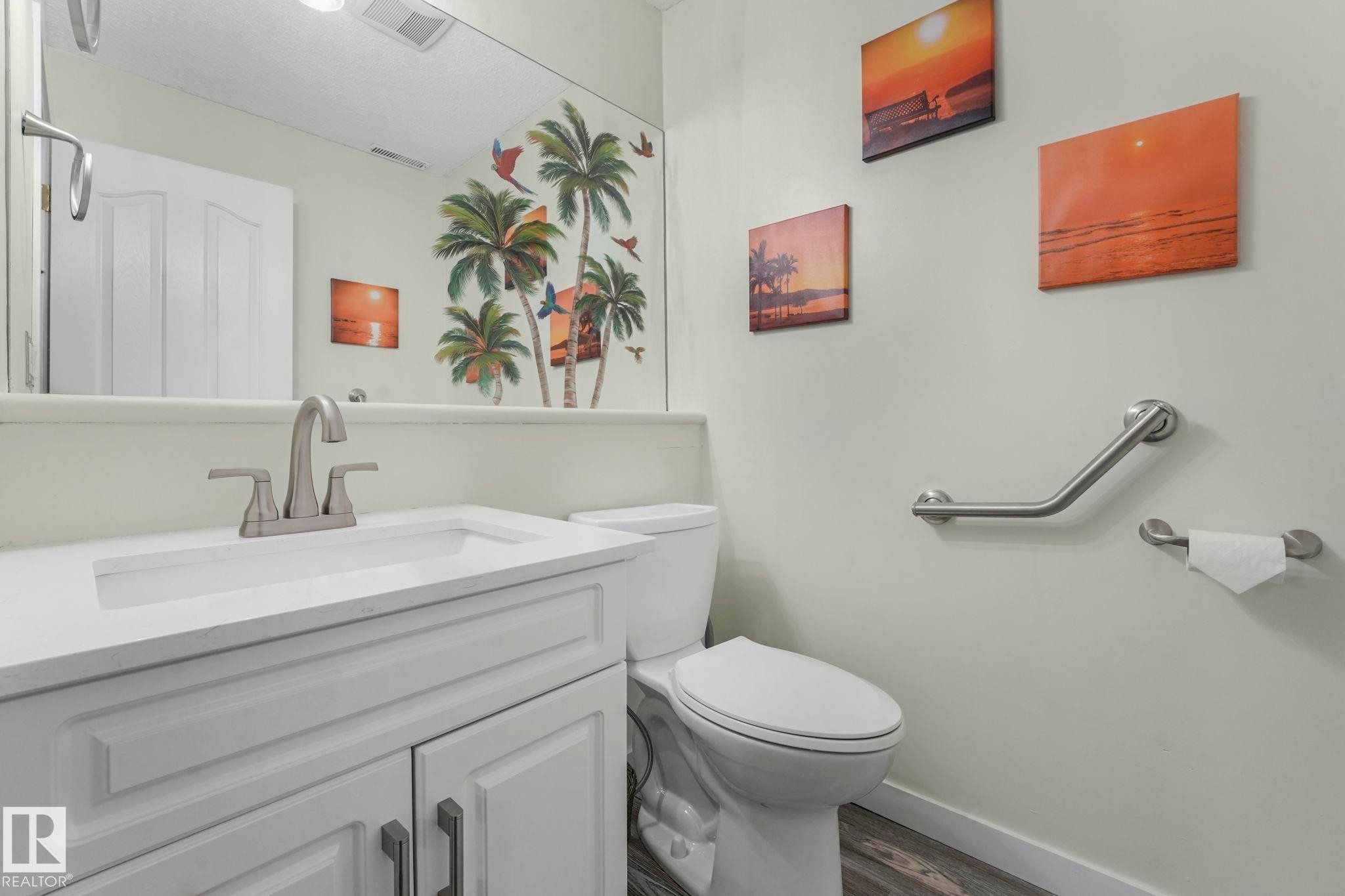 24 2419 133 Avenue, Edmonton, AB - Indoor Photo Showing Bathroom