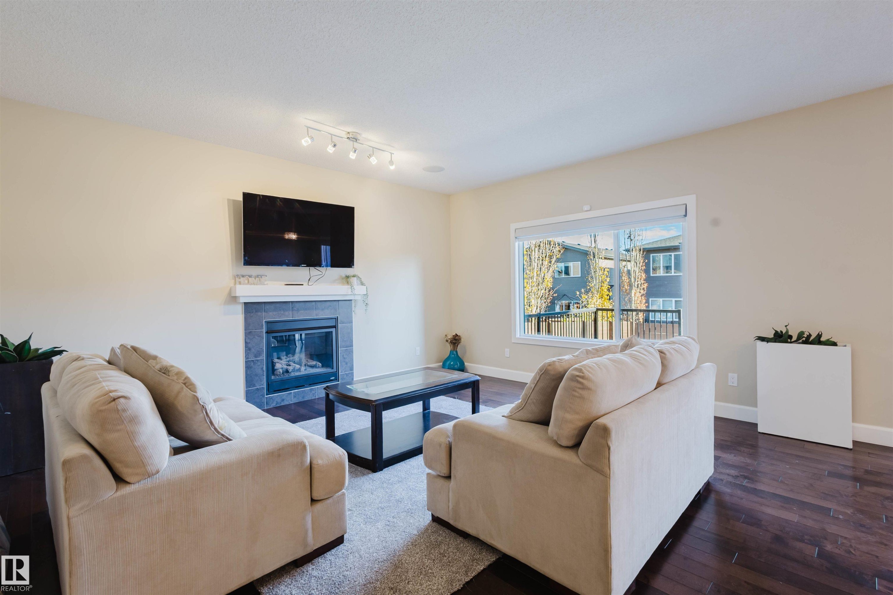 2122 Ware Road, Edmonton, AB - Indoor Photo Showing Living Room With Fireplace