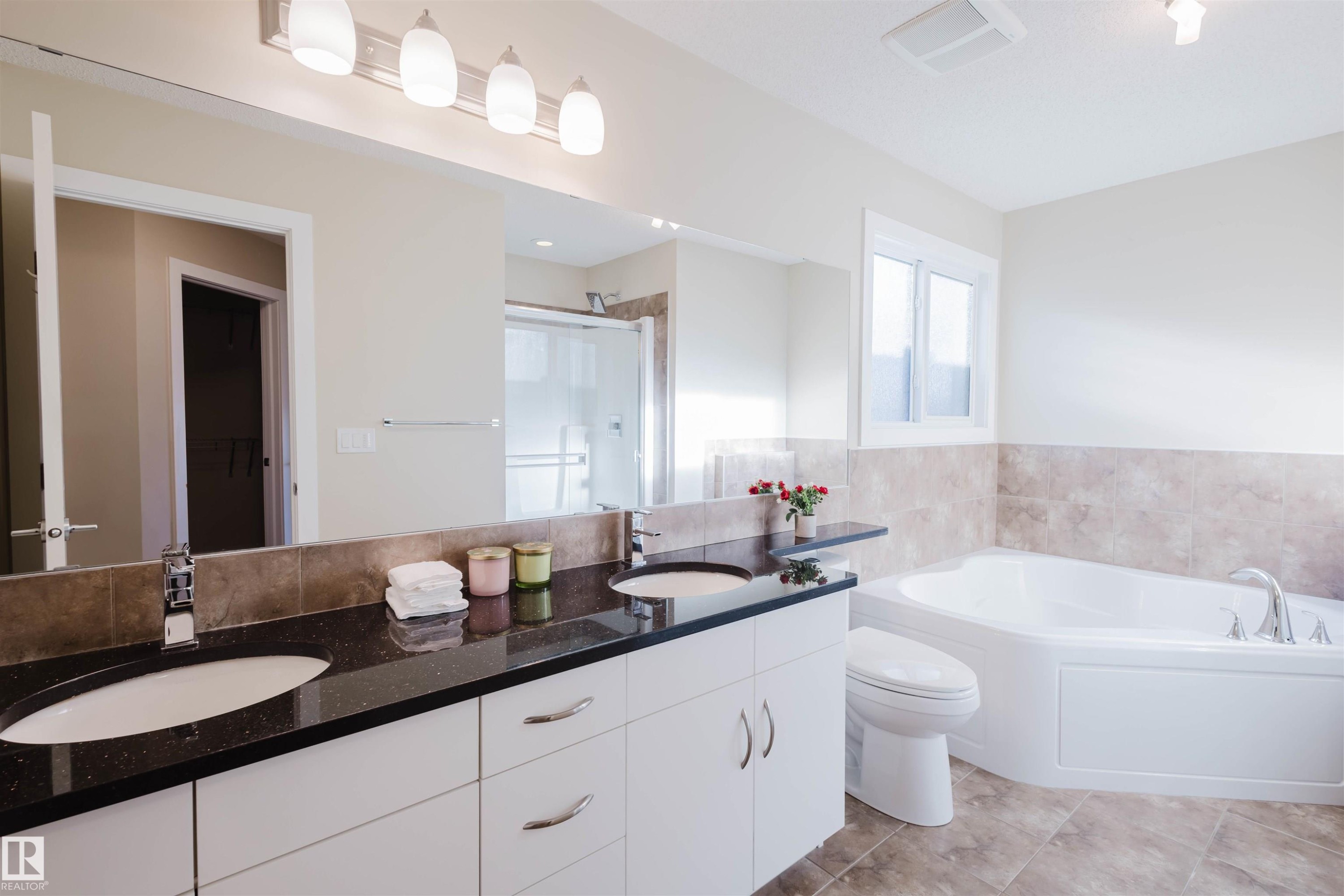 2122 Ware Road, Edmonton, AB - Indoor Photo Showing Bathroom