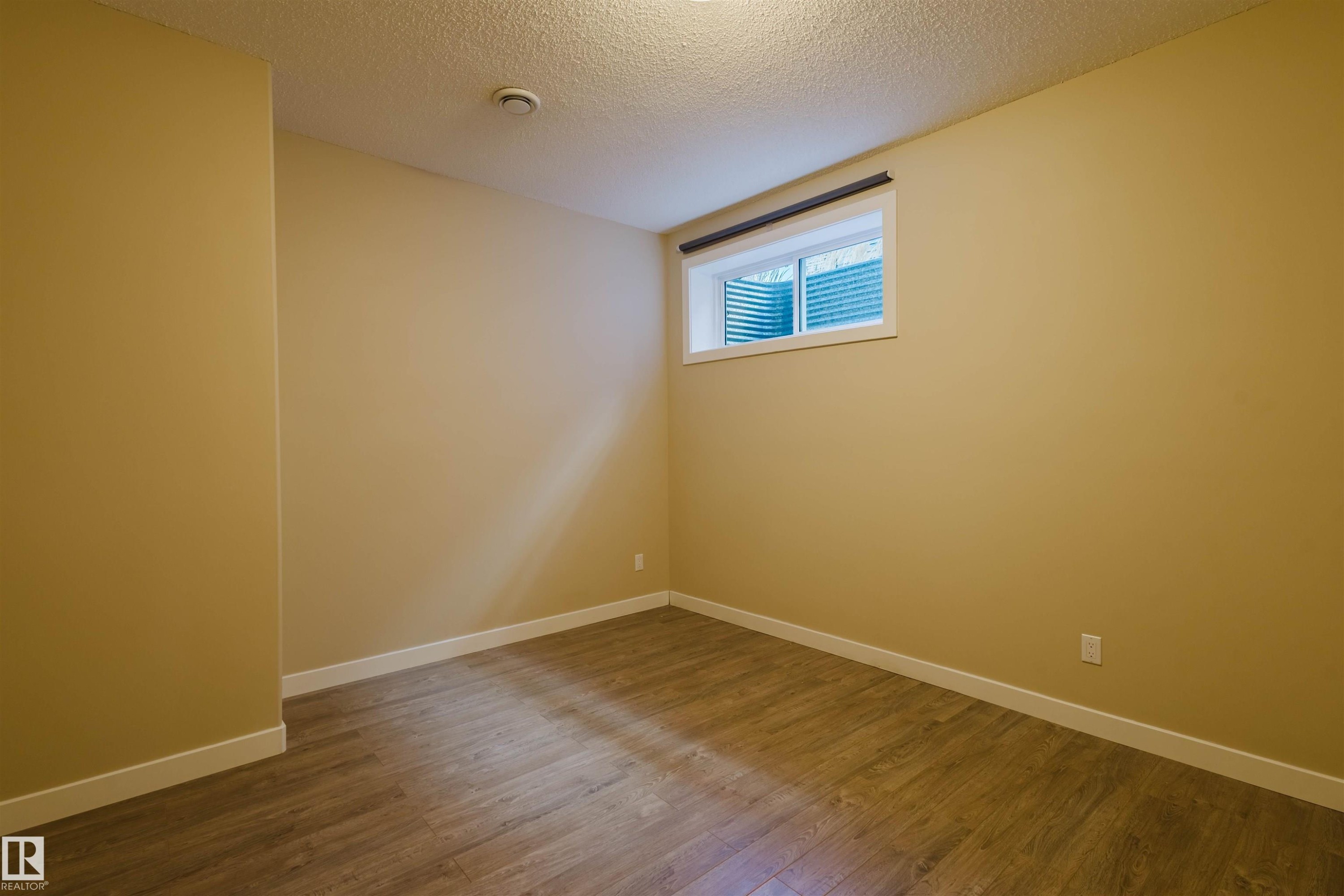 2122 Ware Road, Edmonton, AB - Indoor Photo Showing Other Room