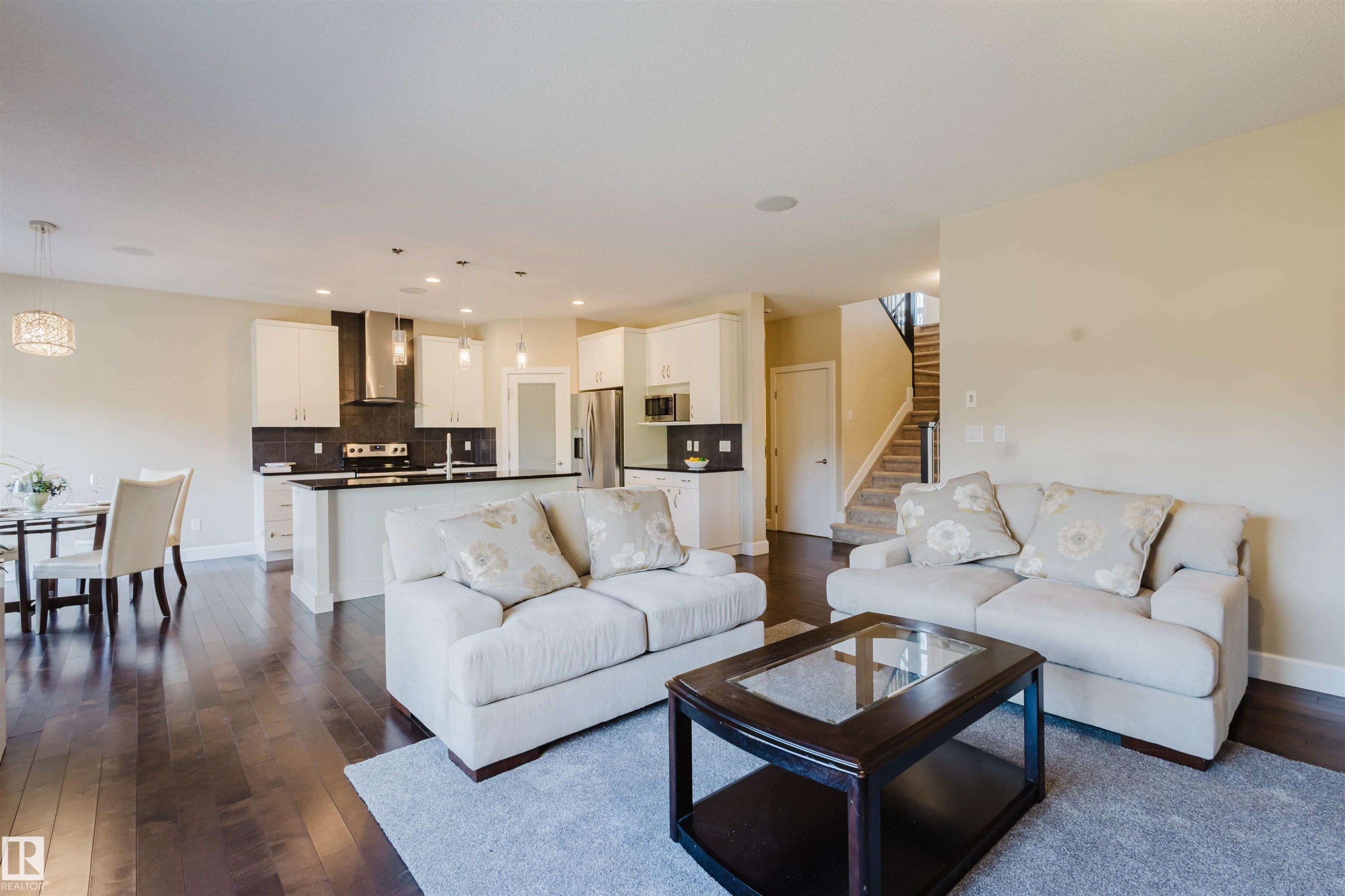 2122 Ware Road, Edmonton, AB - Indoor Photo Showing Living Room