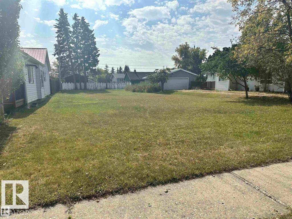View of yard featuring an outbuilding and a garage - 4511 54 Avenue, Wetaskiwin, AB