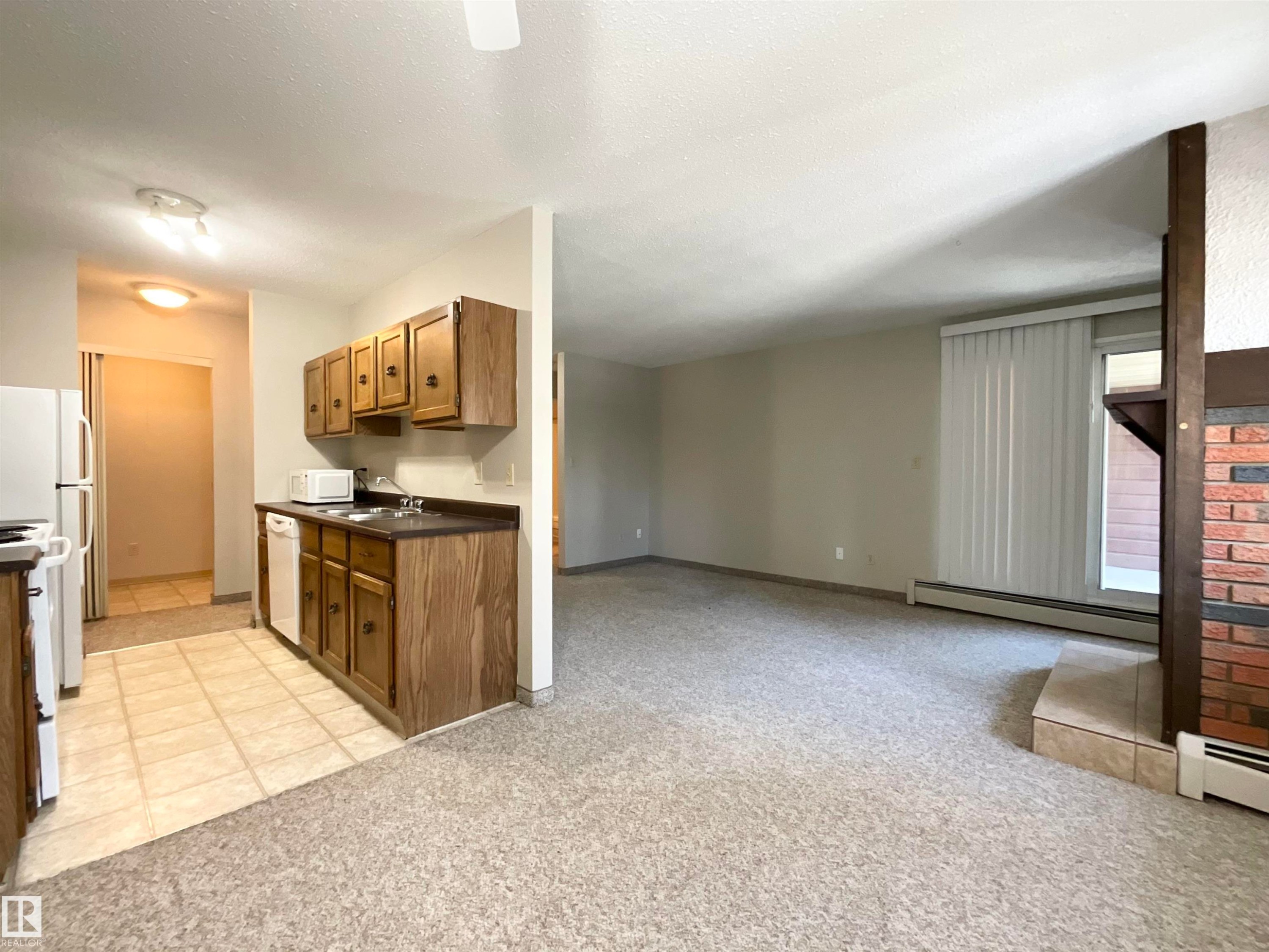 306 10826 113 Street, Edmonton, AB - Indoor Photo Showing Kitchen