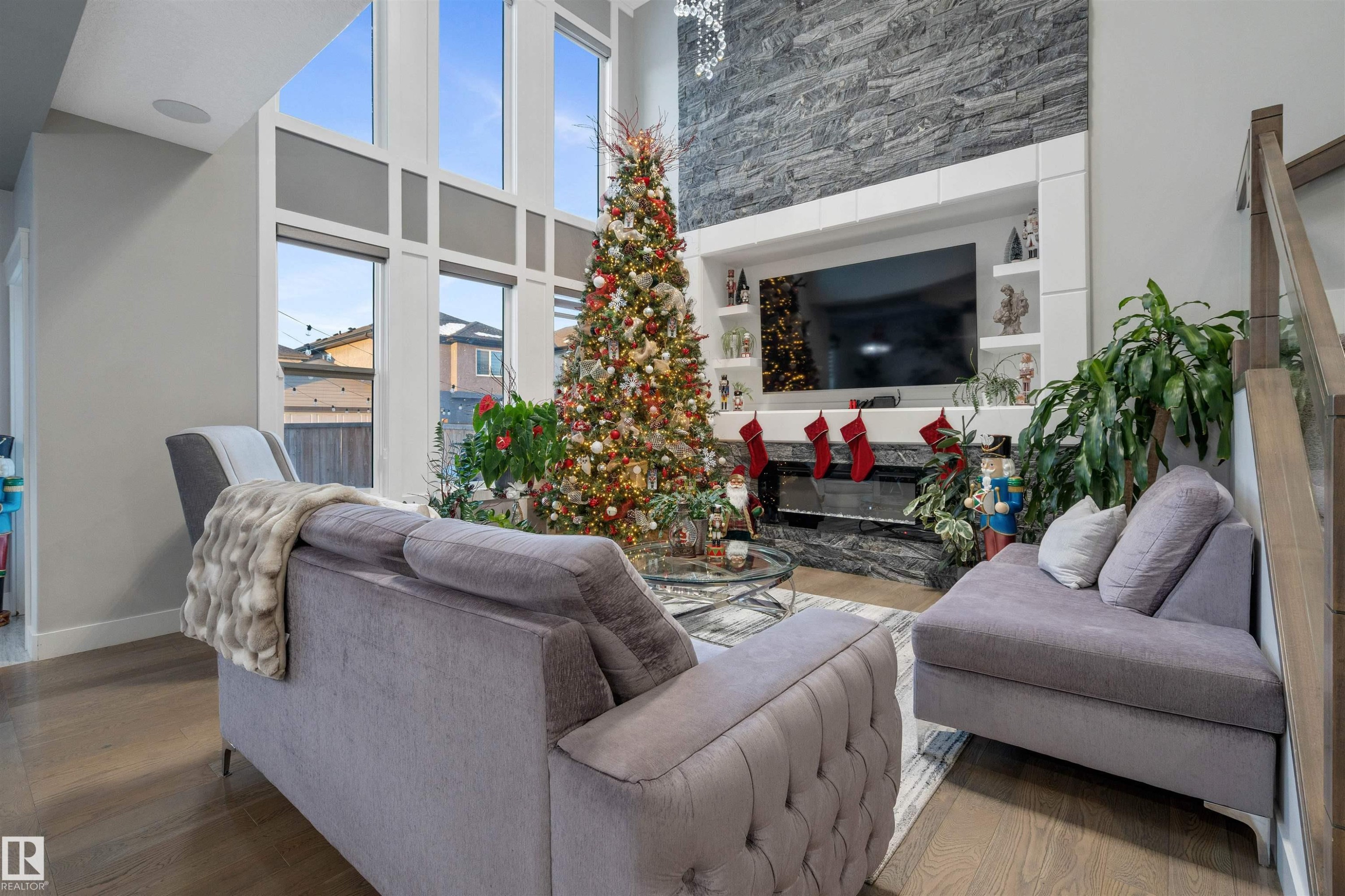 17022 62 Street, Edmonton, AB - Indoor Photo Showing Living Room With Fireplace