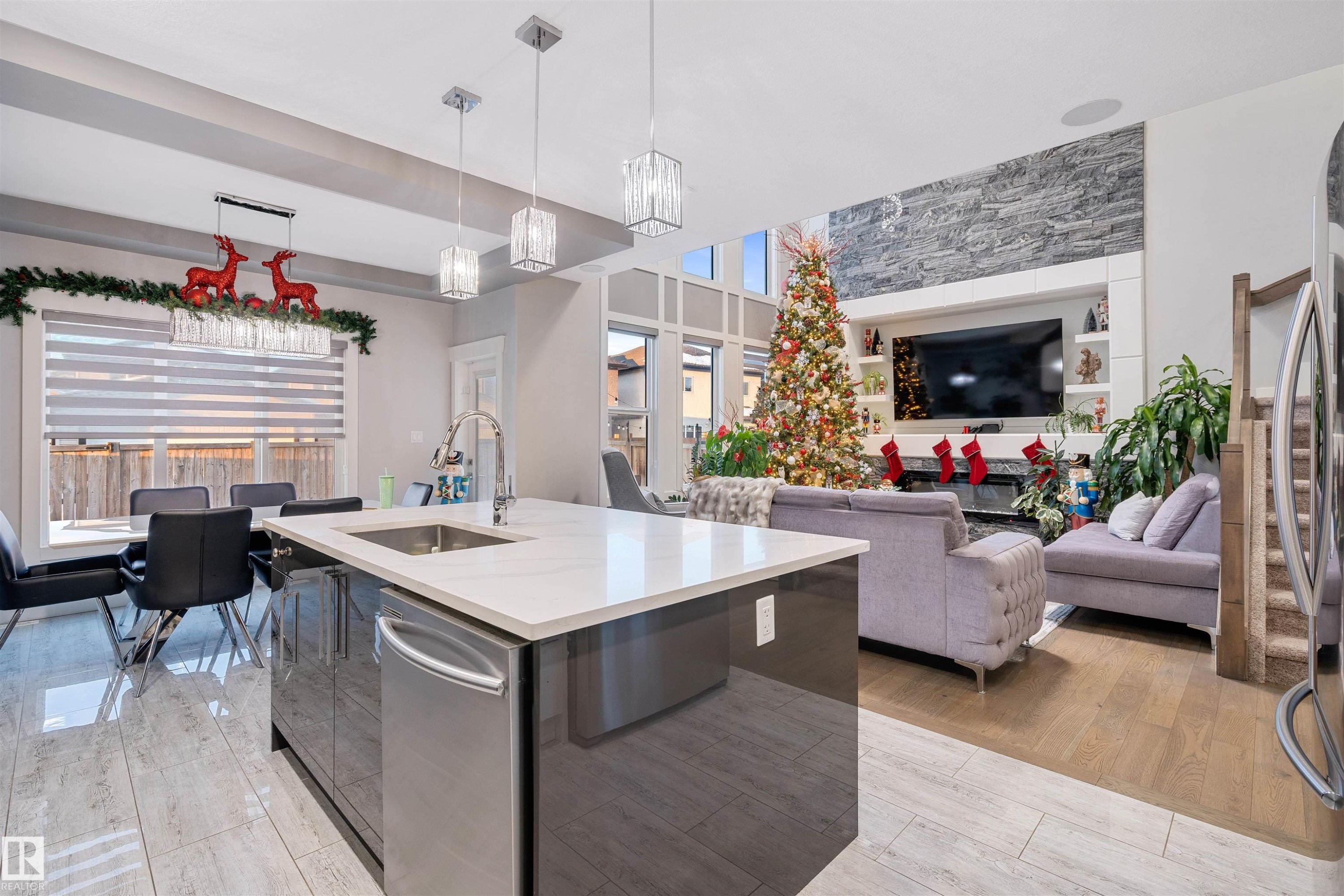 17022 62 Street, Edmonton, AB - Indoor With Fireplace