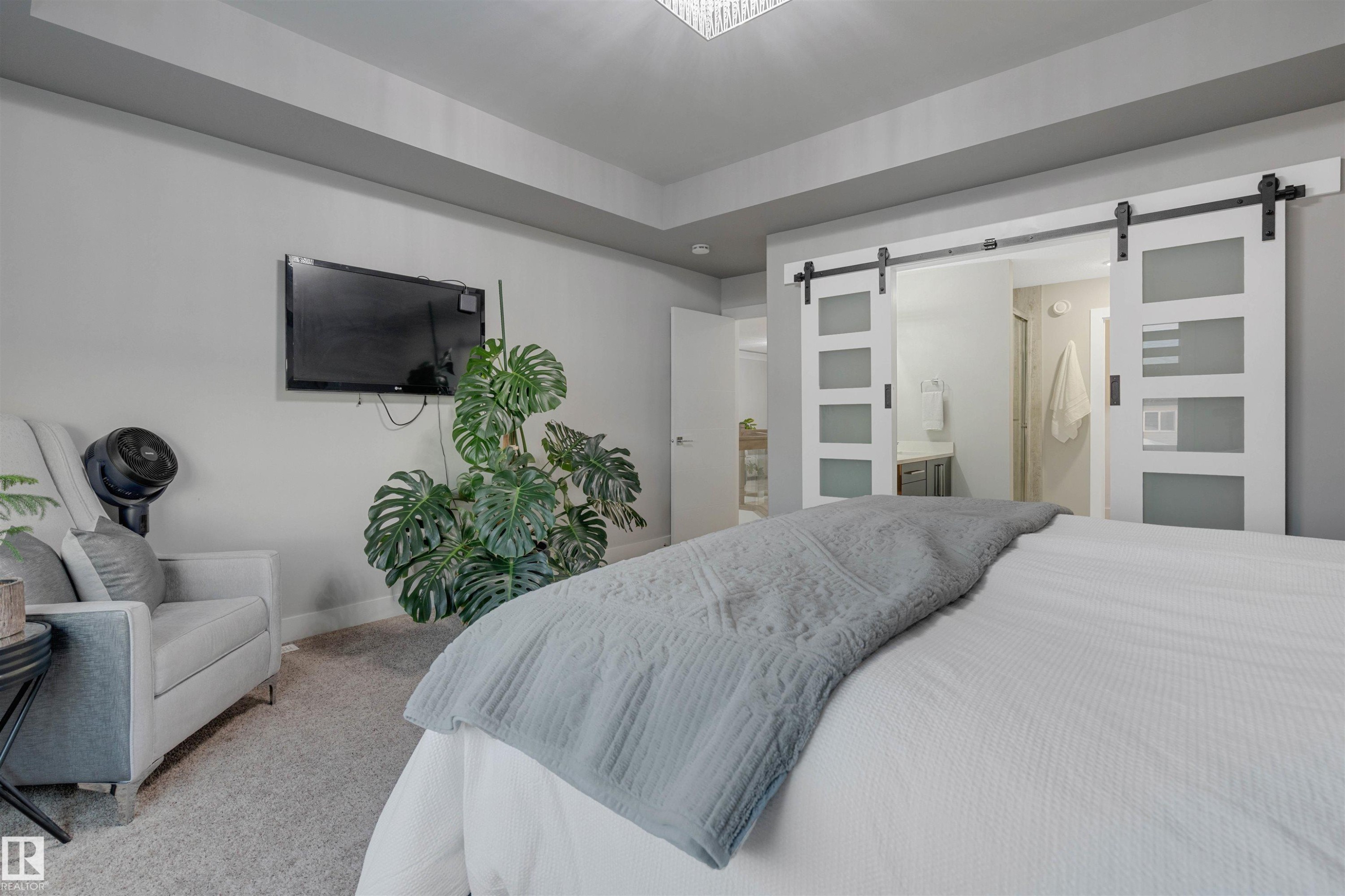 17022 62 Street, Edmonton, AB - Indoor Photo Showing Bedroom