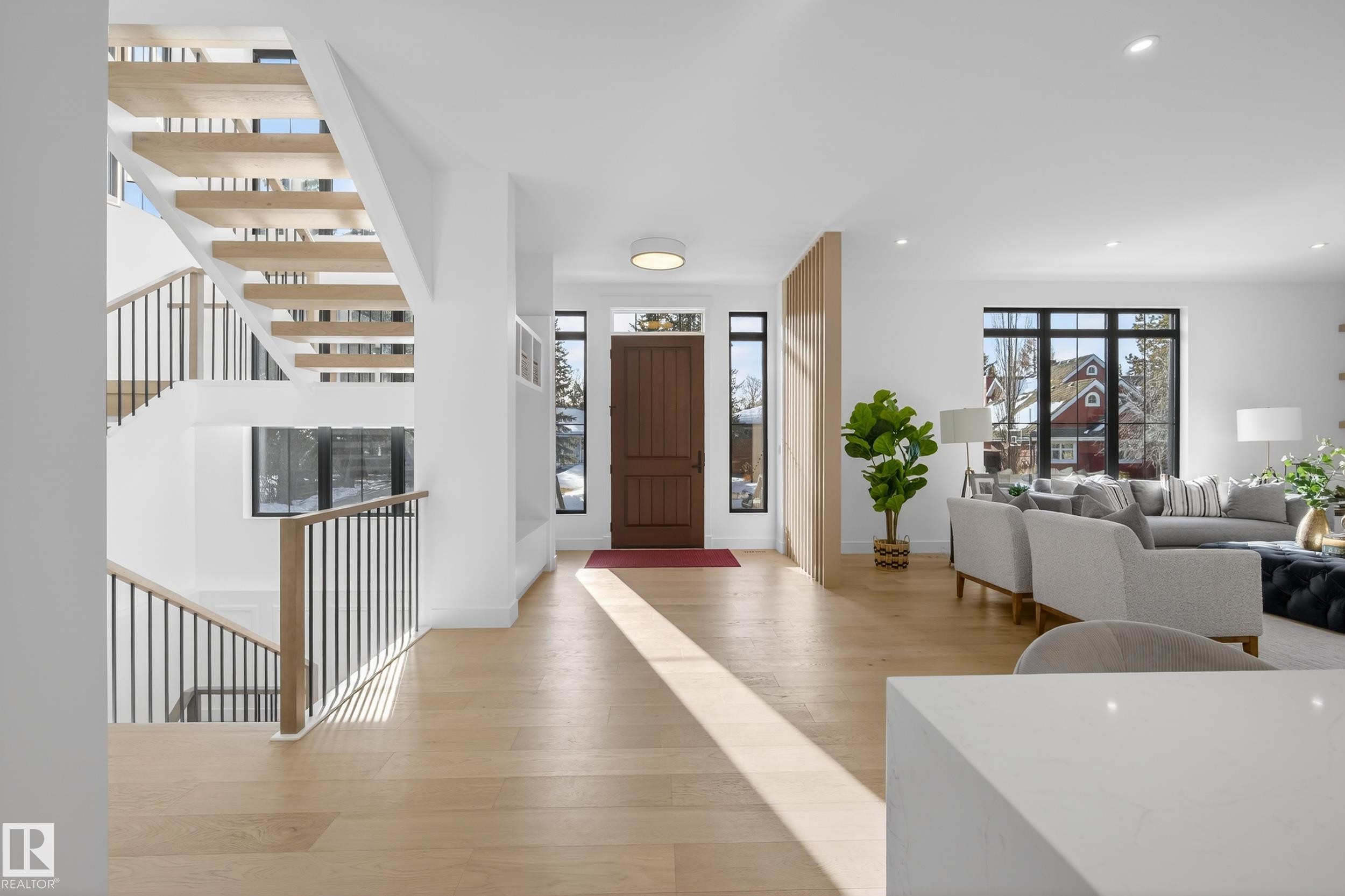14320 Mackenzie Drive, Edmonton, AB - Indoor Photo Showing Living Room