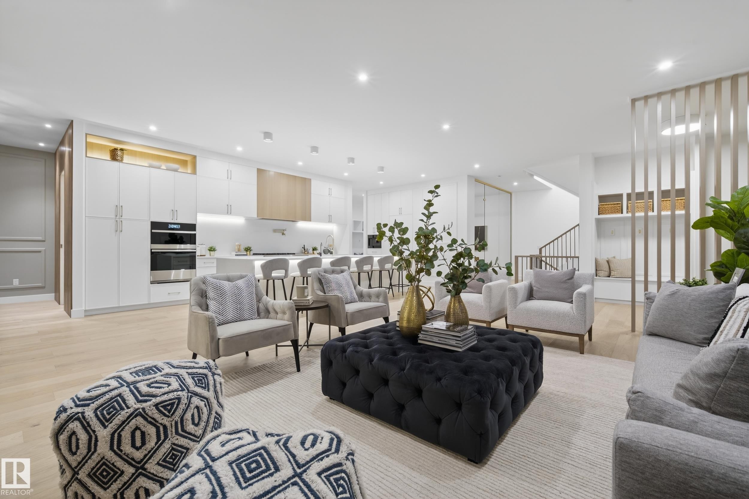 14320 Mackenzie Drive, Edmonton, AB - Indoor Photo Showing Living Room