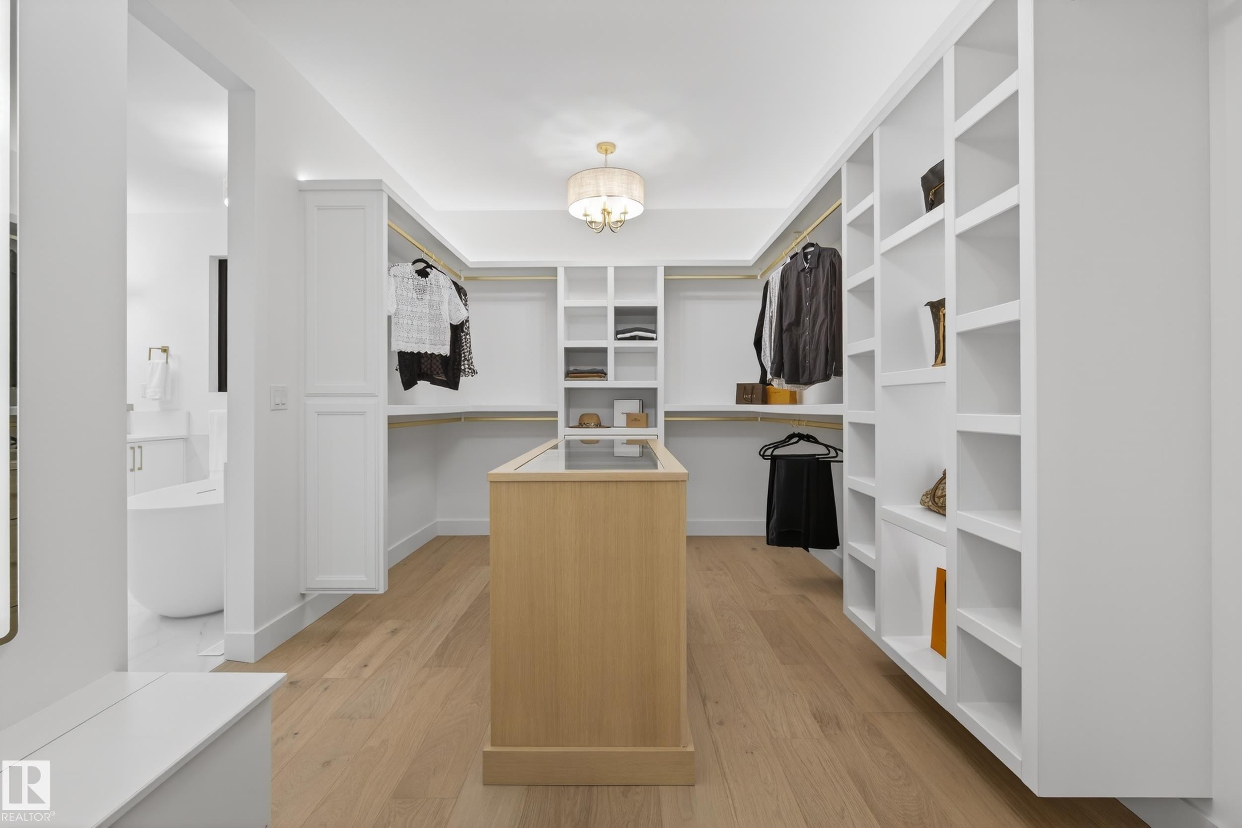 14320 Mackenzie Drive, Edmonton, AB - Indoor