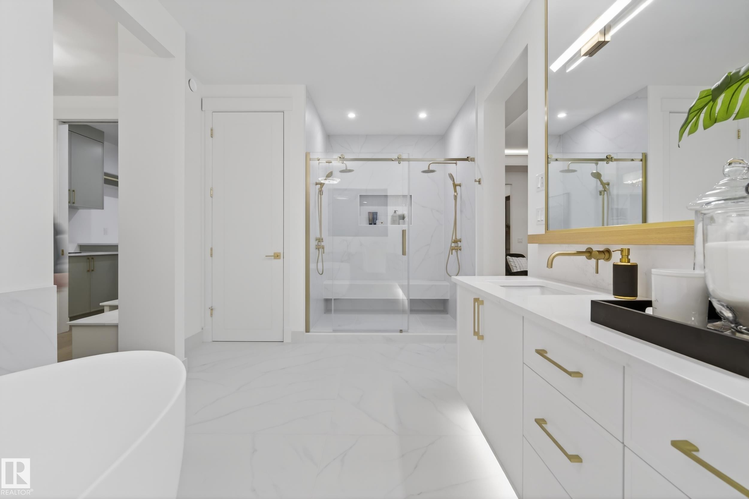 14320 Mackenzie Drive, Edmonton, AB - Indoor Photo Showing Bathroom