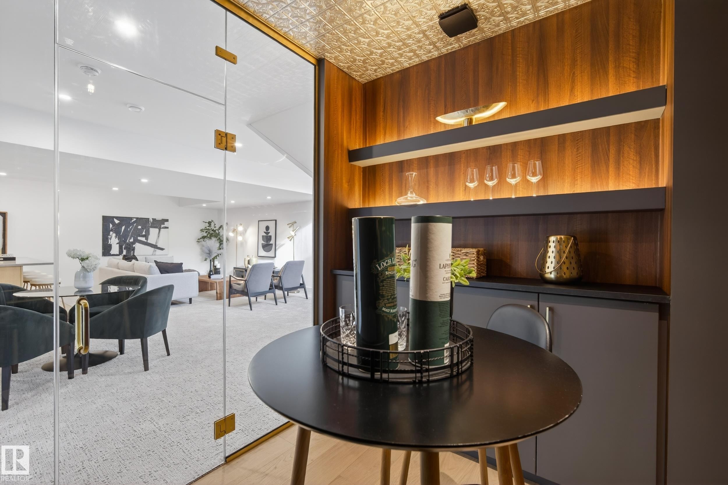 14320 Mackenzie Drive, Edmonton, AB - Indoor