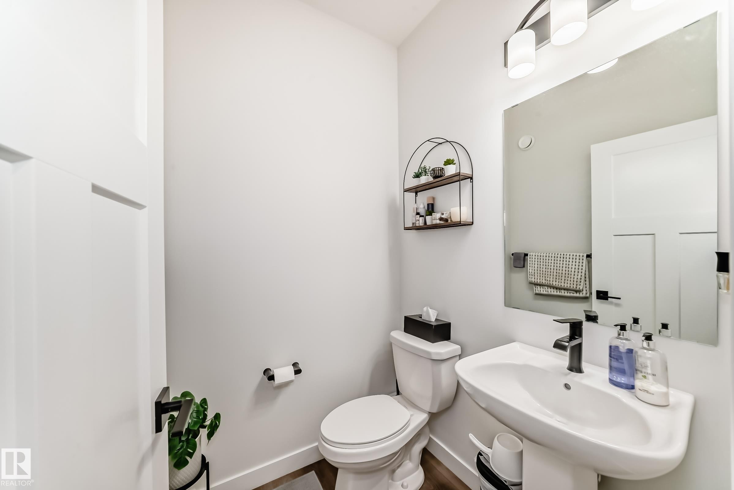 Bathroom featuring toilet and baseboards - 3569 Erlanger Link, Edmonton, AB - Indoor Photo Showing Bathroom