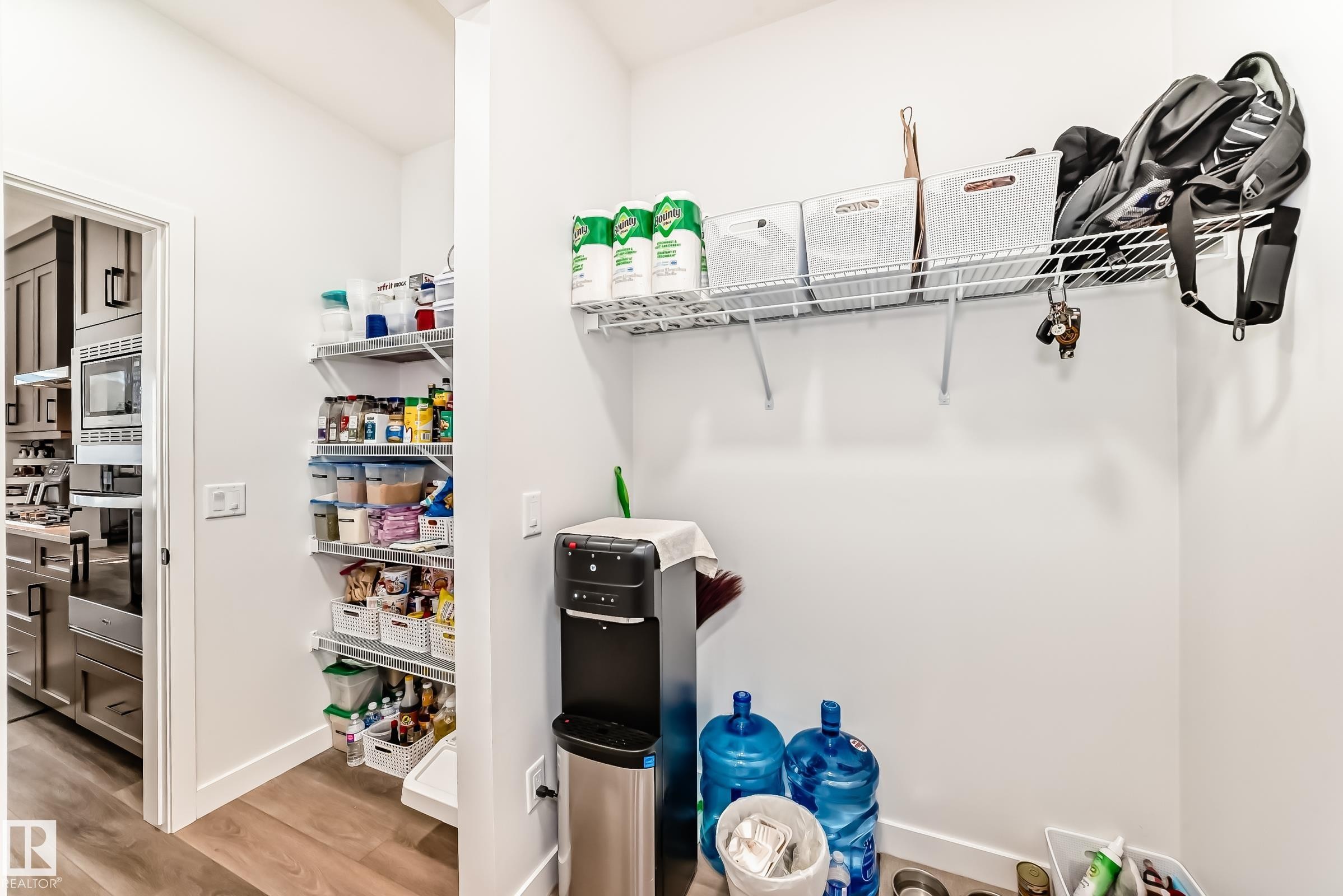 View of pantry - 3569 Erlanger Link, Edmonton, AB - Indoor