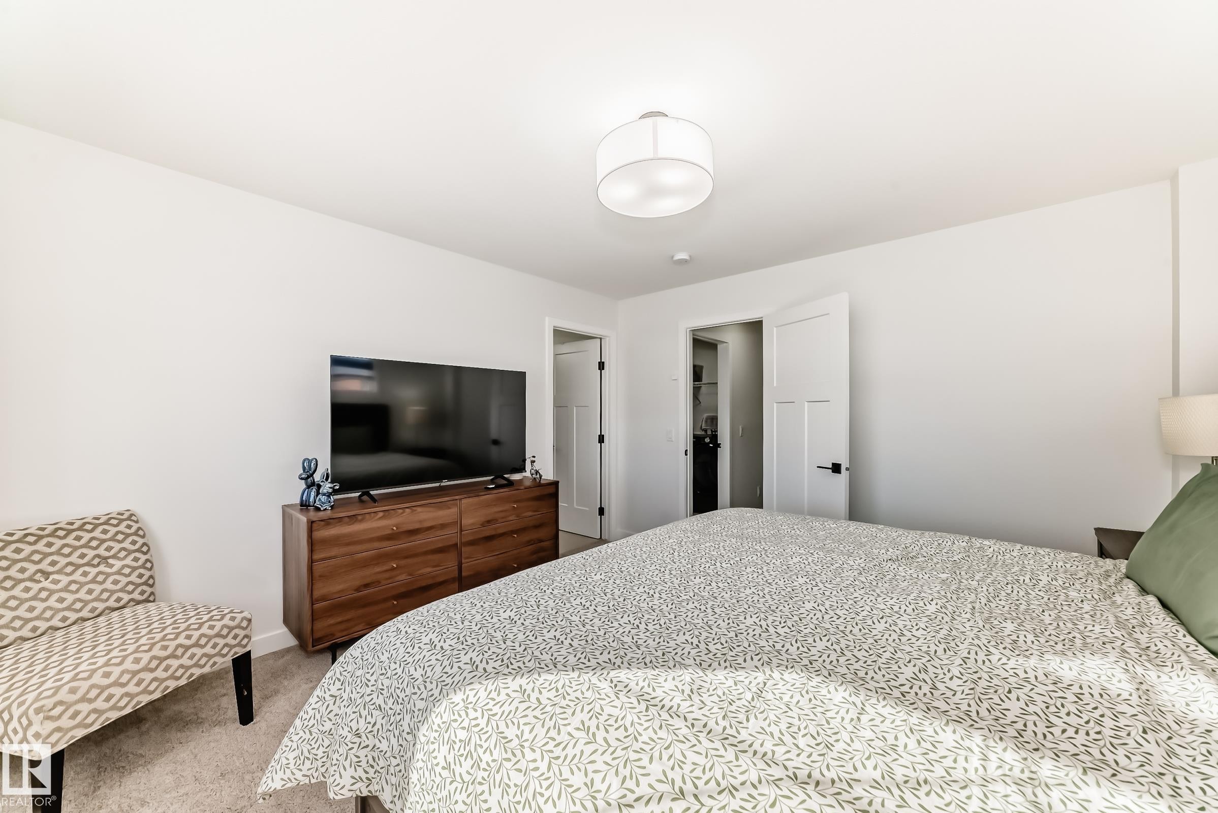 Carpeted bedroom featuring baseboards - 3569 Erlanger Link, Edmonton, AB - Indoor Photo Showing Bedroom