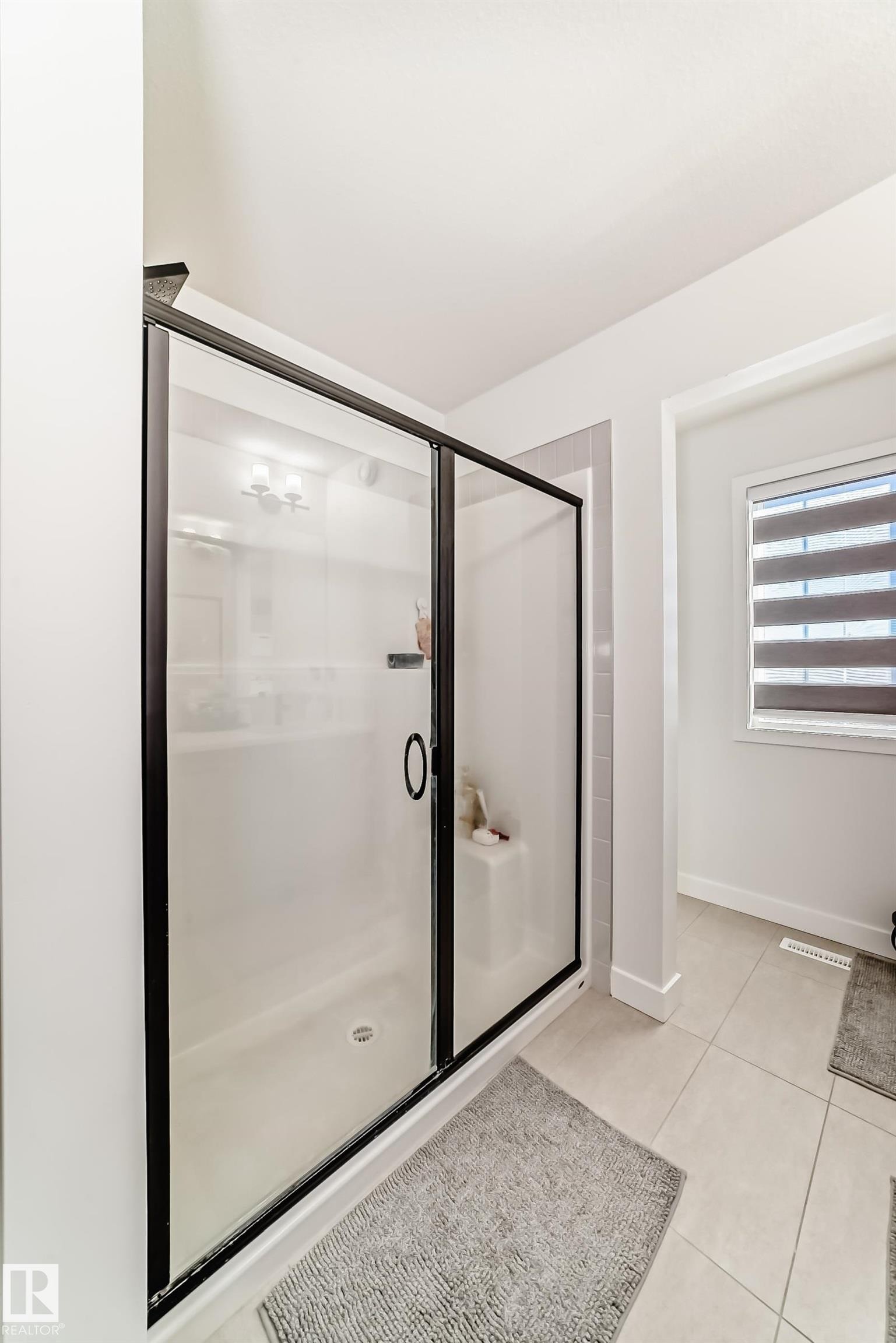 Full bath with a stall shower and light tile patterned floors - 3569 Erlanger Link, Edmonton, AB - Indoor Photo Showing Bathroom