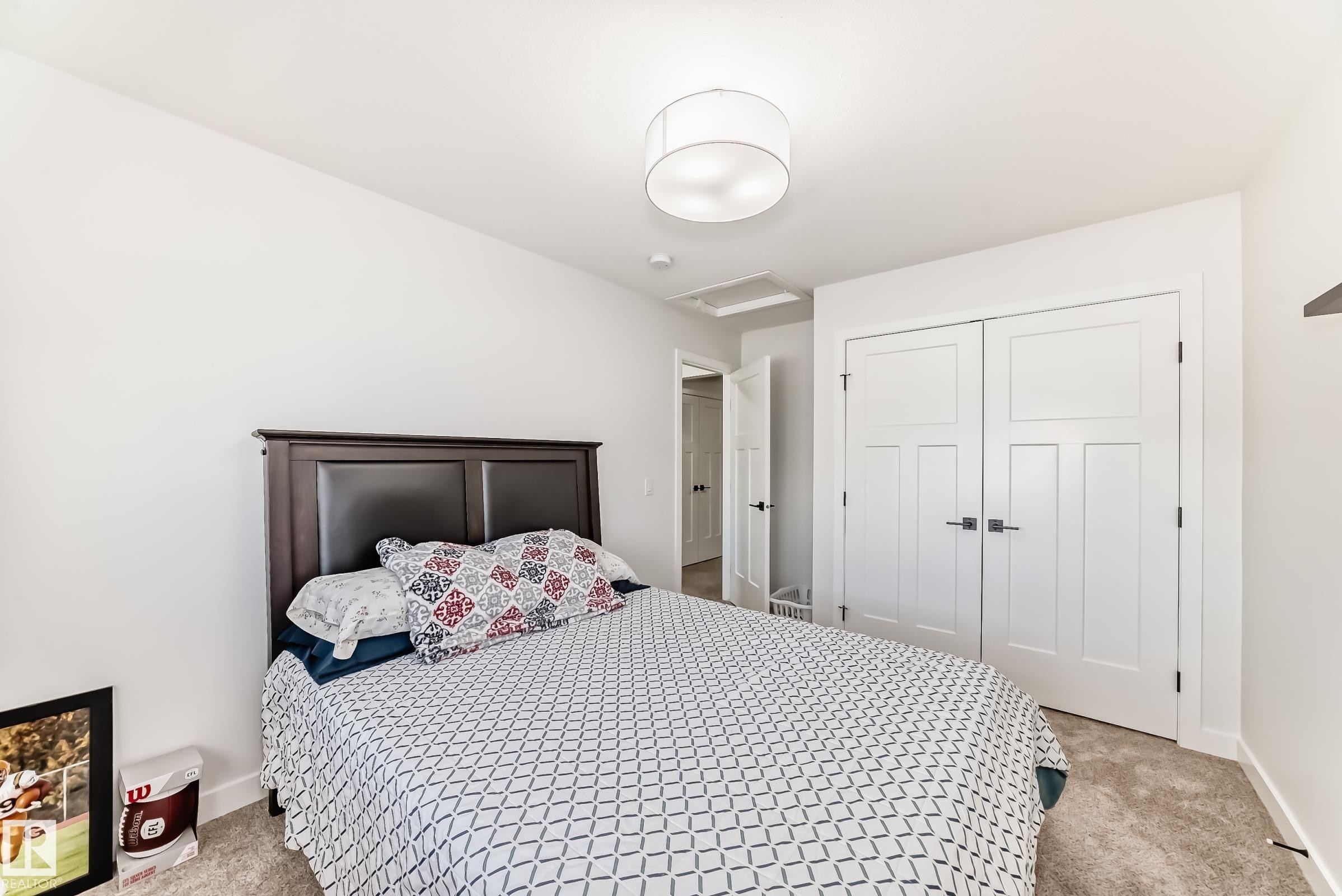 Bedroom with carpet and a closet - 3569 Erlanger Link, Edmonton, AB - Indoor Photo Showing Bedroom